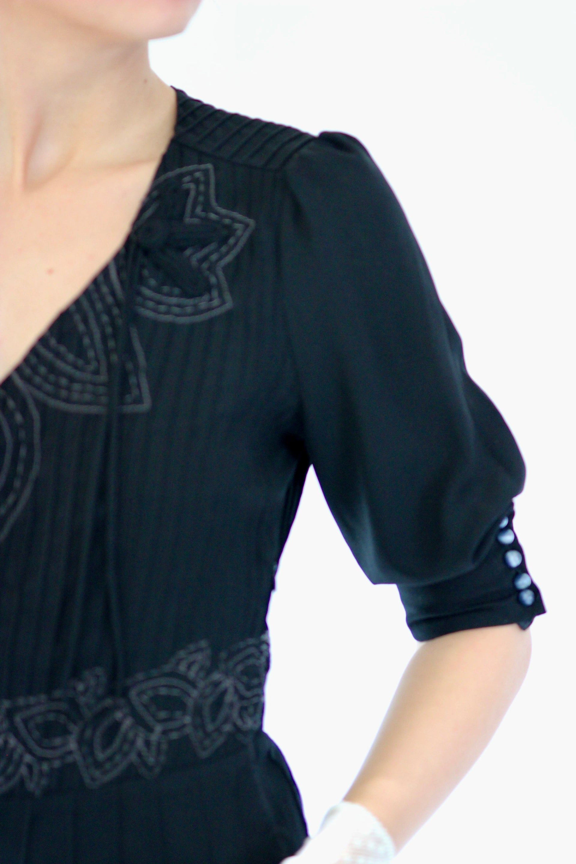 Vintage Black Mini Dress with Grey Embroidery//Size M