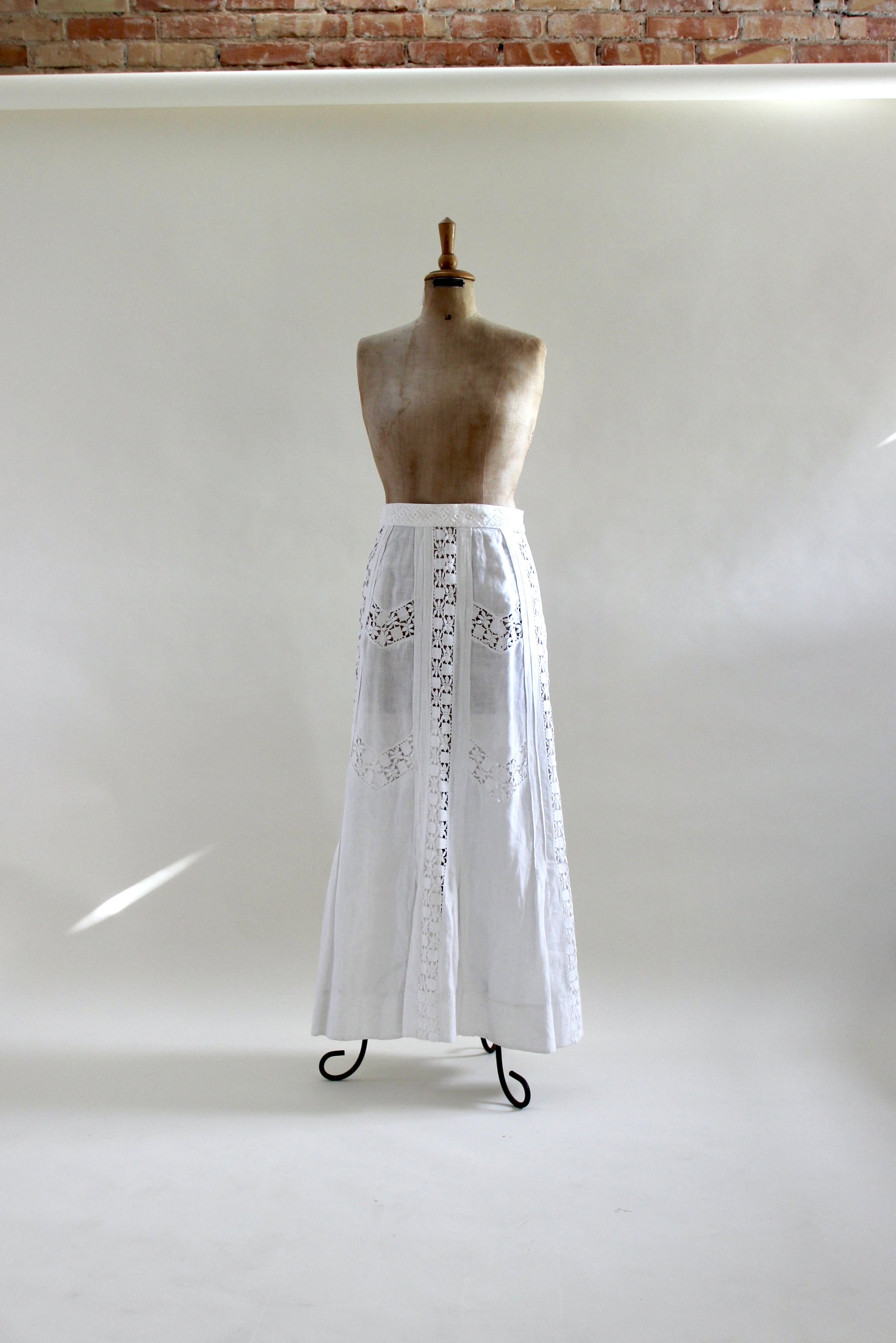 1960s 1970s High Waisted White Maxi Skirt // Size XS/S