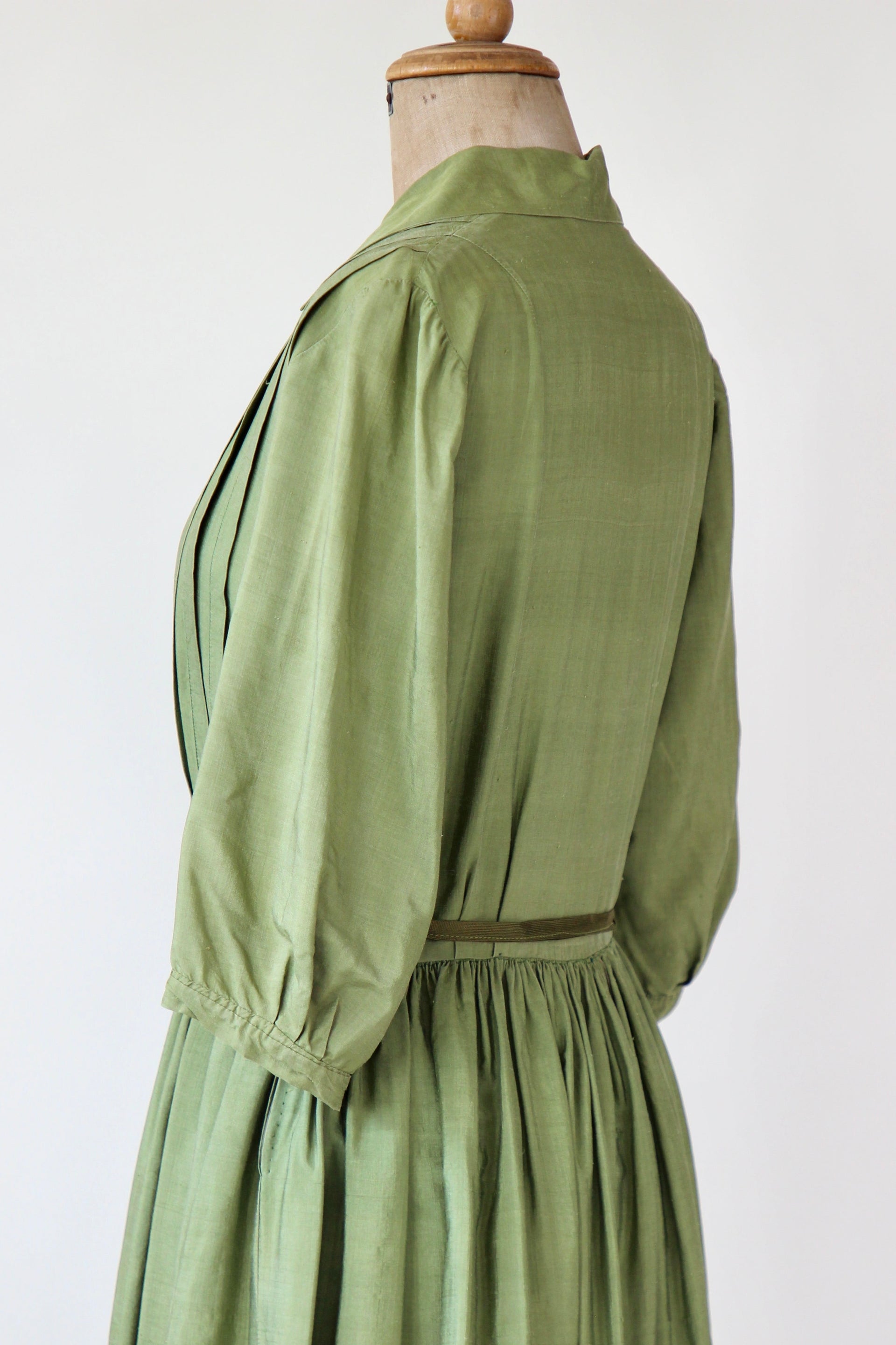 1970s Green Silk Designer Shirt Dress//Size S/M