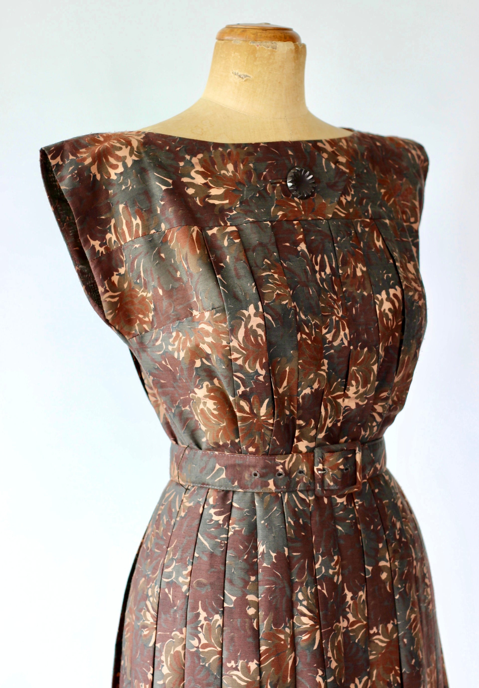 1950s Brown Cotton Dress with Abstract Floral Print//Size XS/S