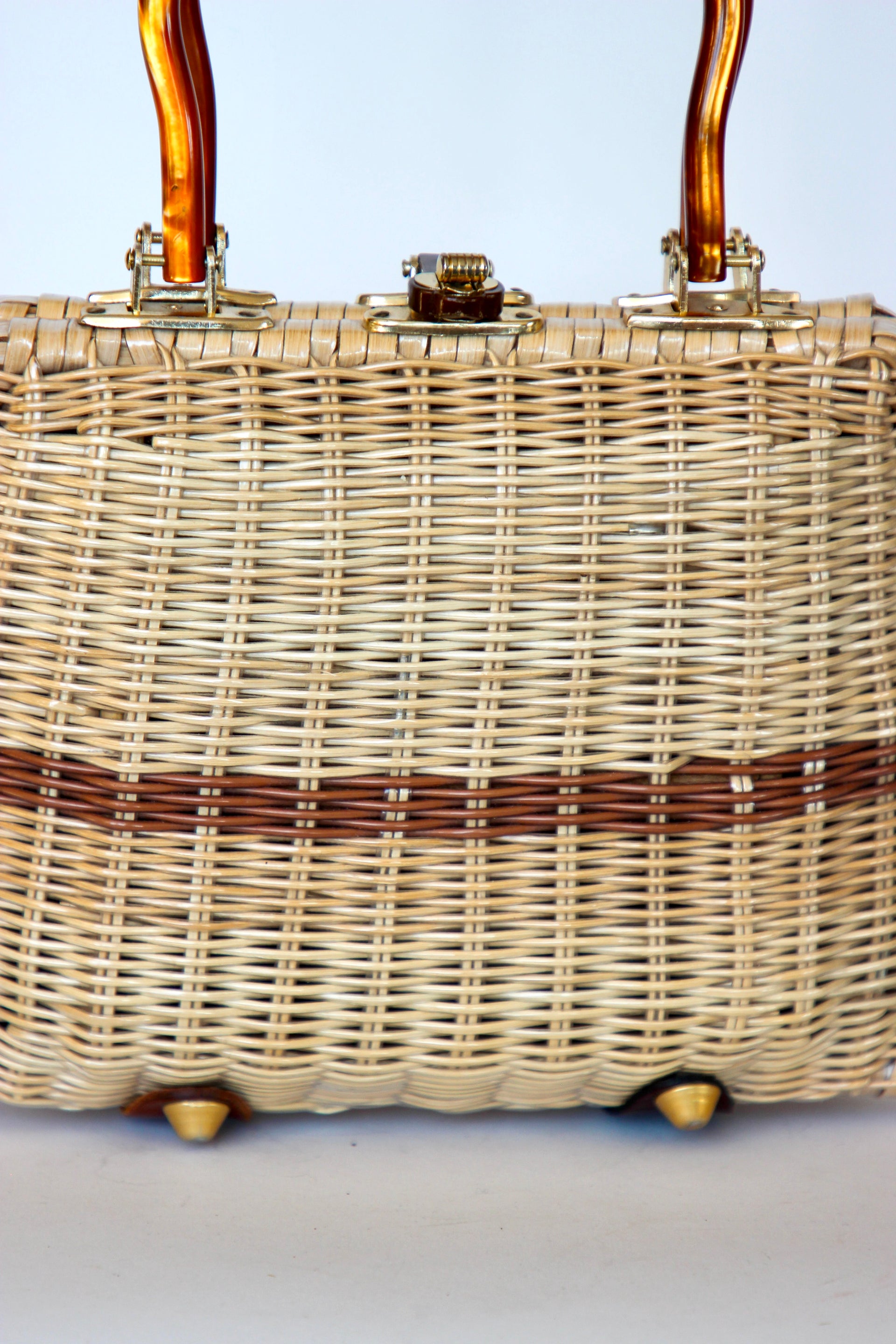 1950s 1960s Straw Top Handle Bag/Purse with Lucite Handle