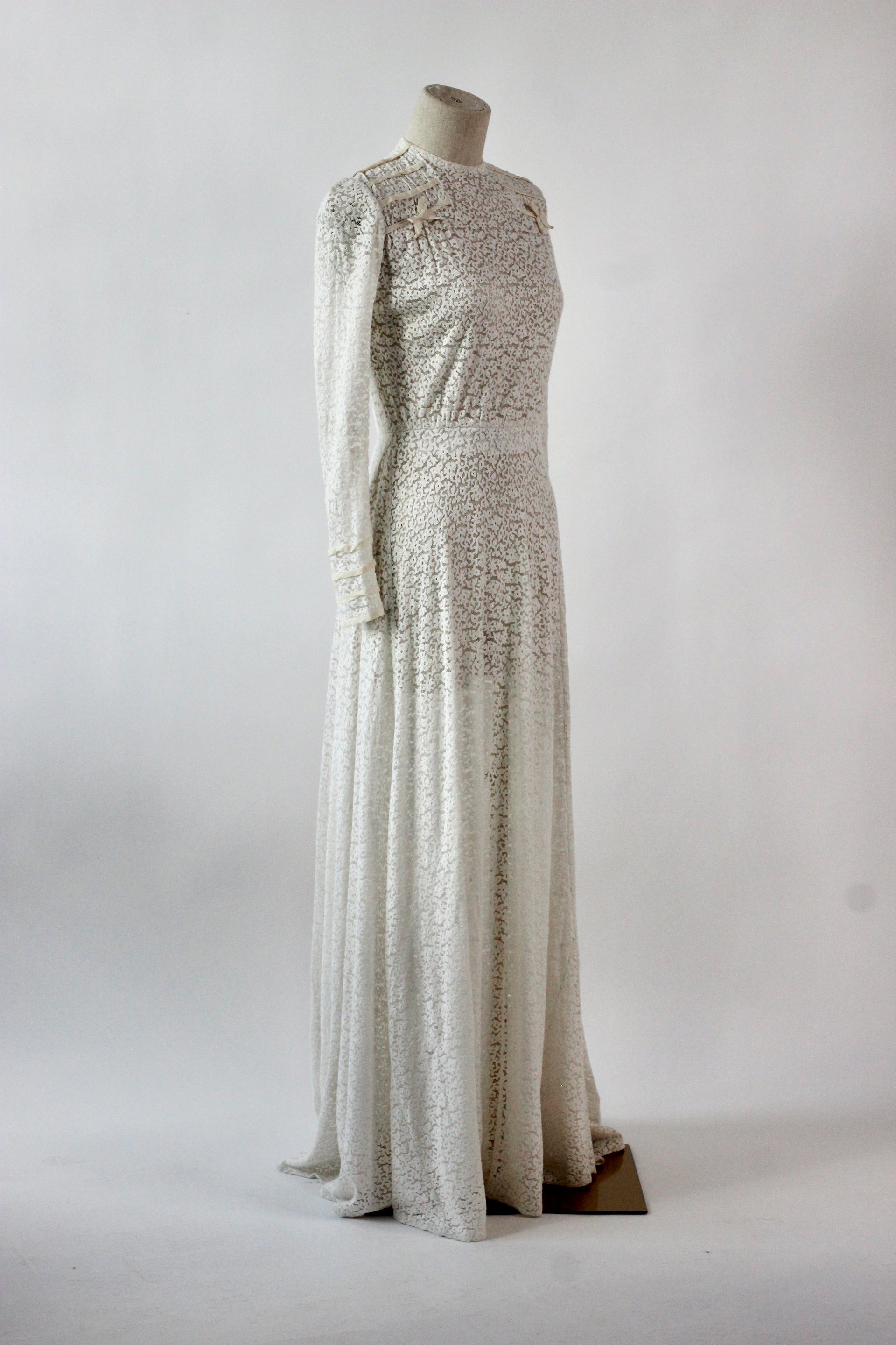 1920s 1930s Vintage Lace Wedding Dress // Size XS