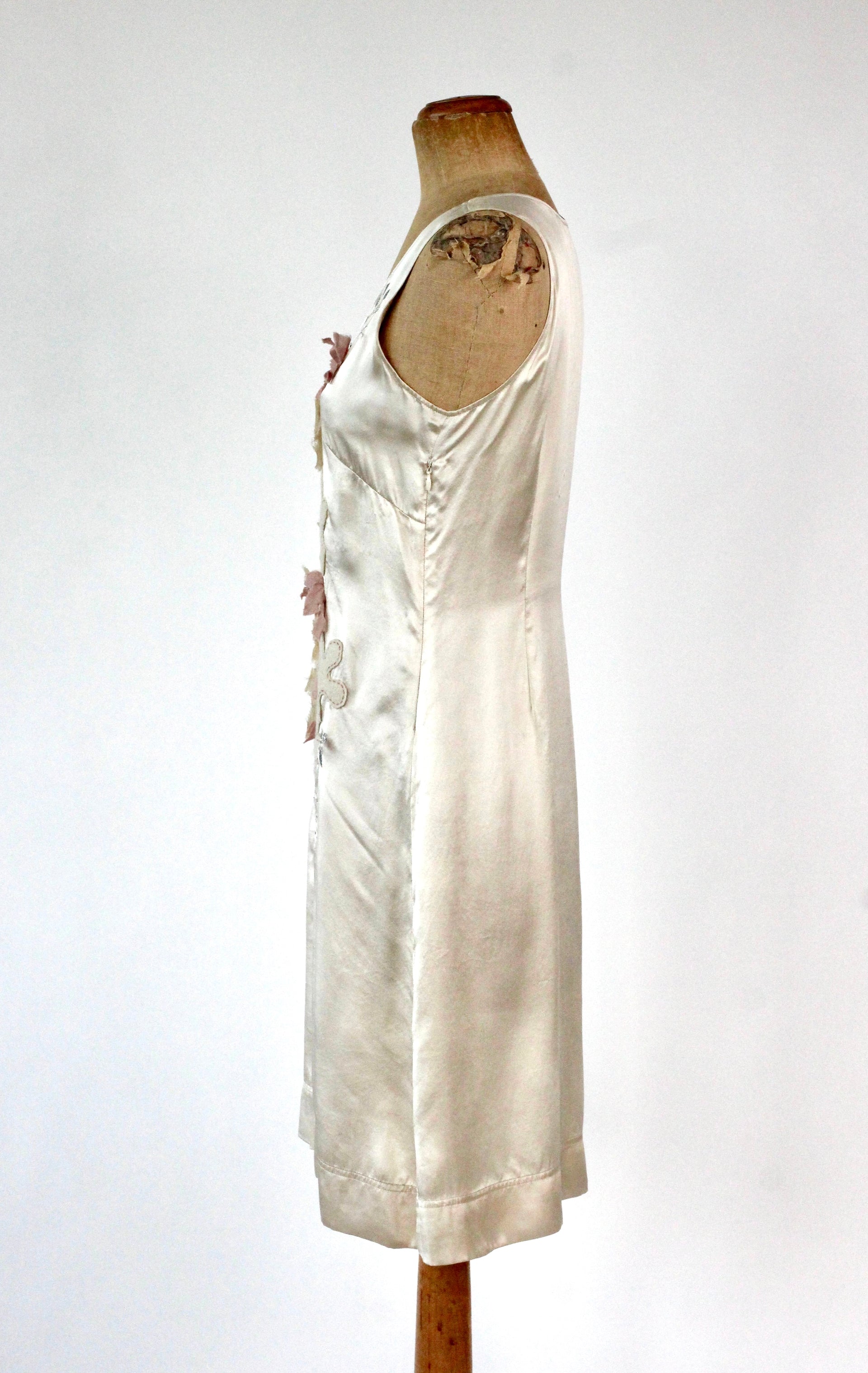 Vintage Ivory Sleeveles Silk Dress with Flower Applique //Danish Design//Size M