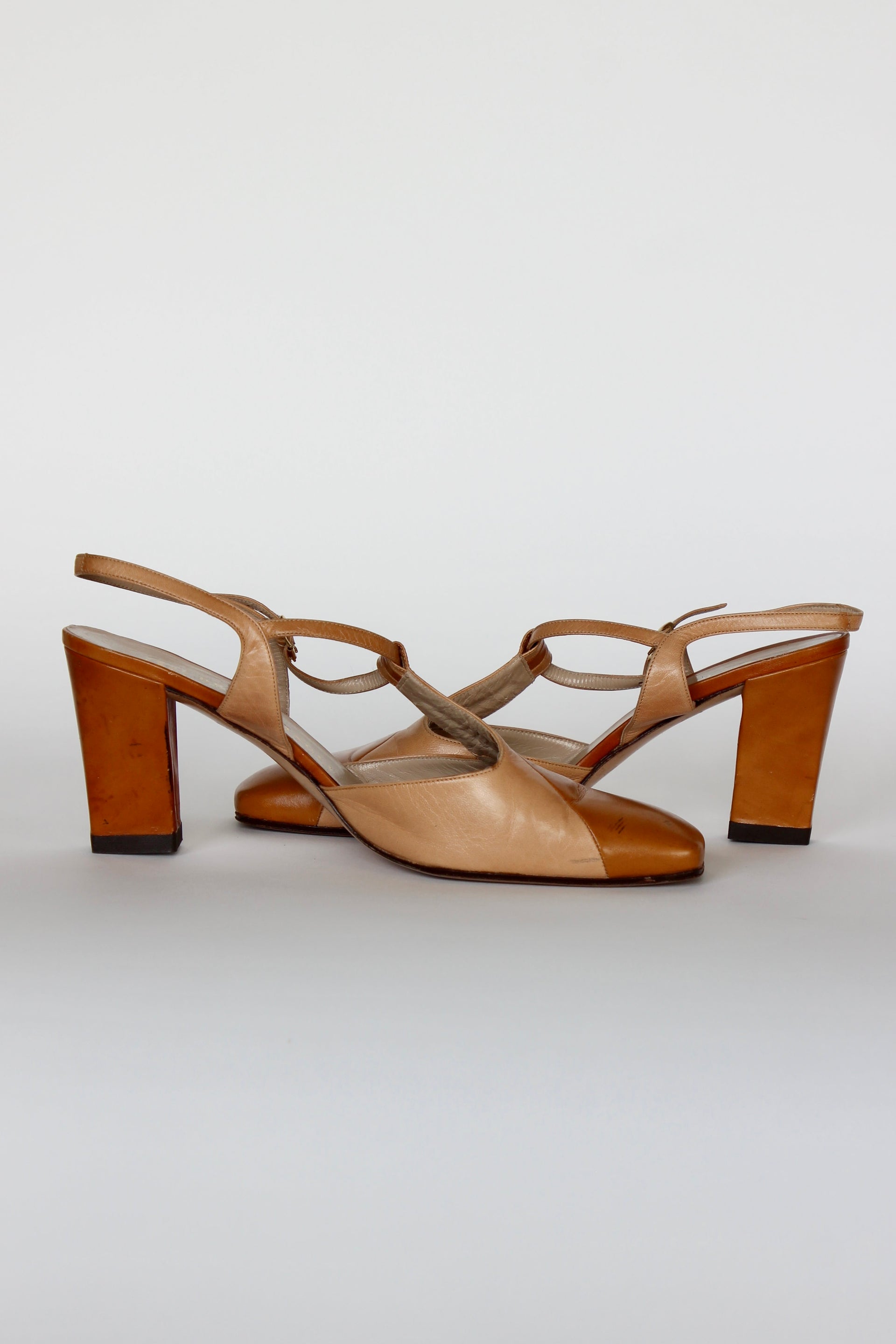 1960s Beige and Brown Leather Mid Heel Shoes // Size EU 9,5 US 8 UK 6