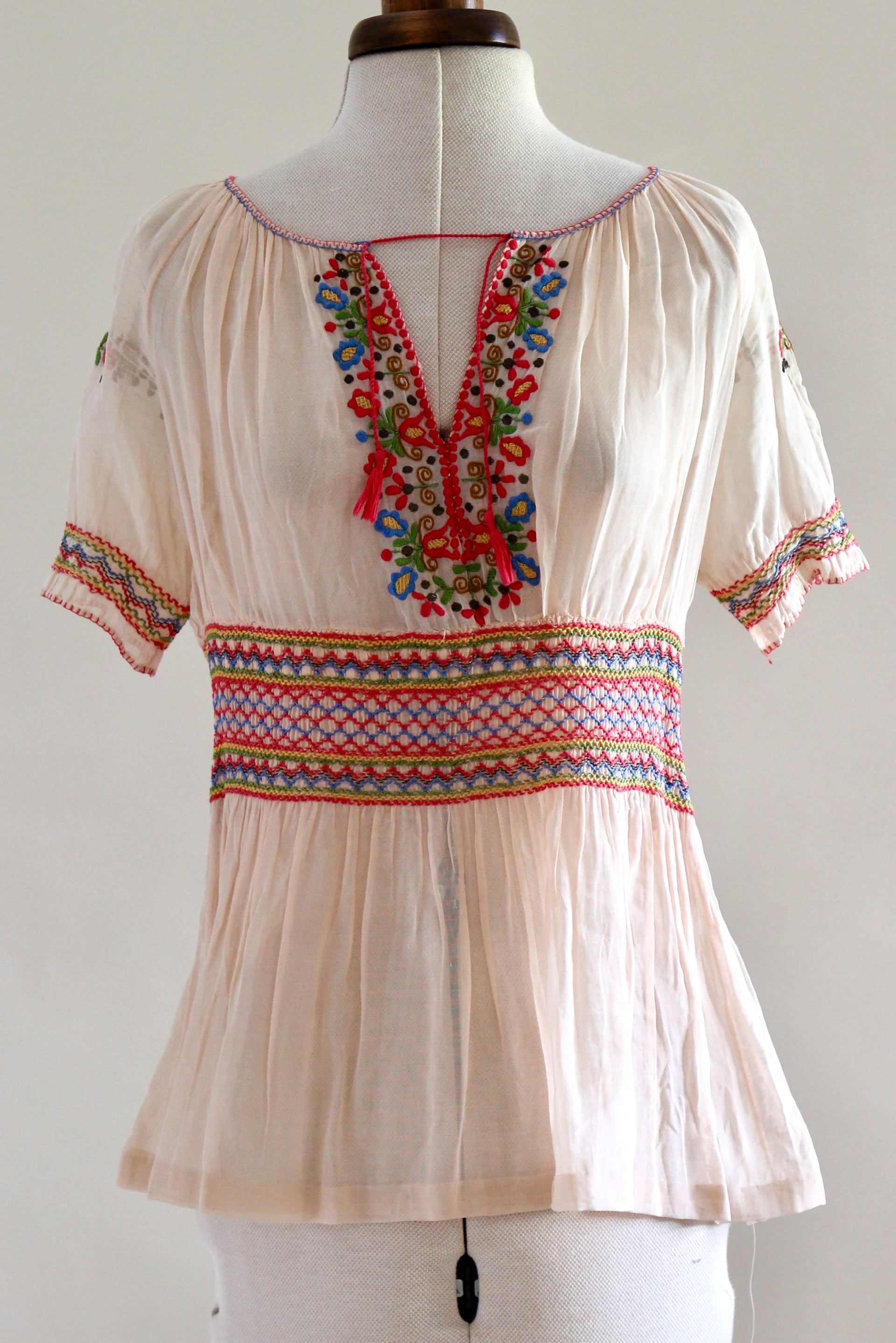 1920s 1930s Hungarian Embroidered Short Sleeve Pale Pink Top // Size XS/S
