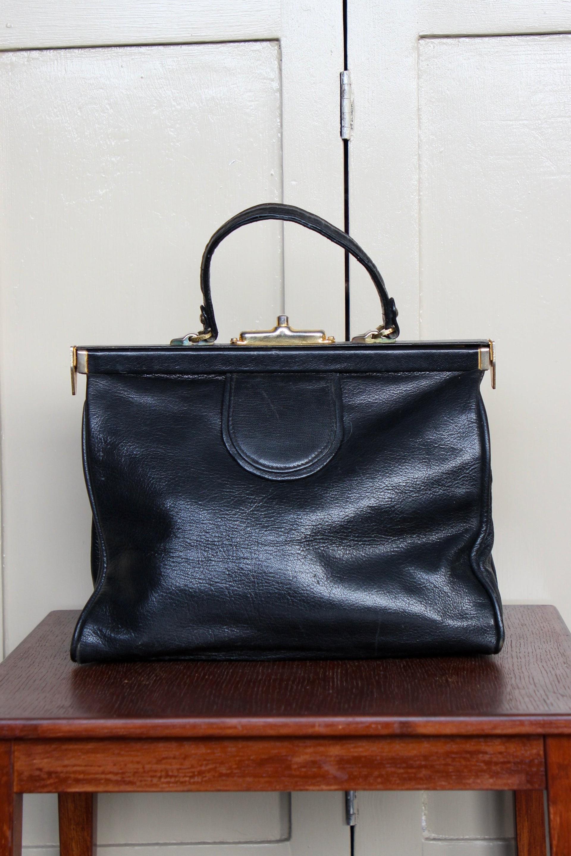 B141 1960s Vintage Black Leather Top Handle Bag with Red Linen