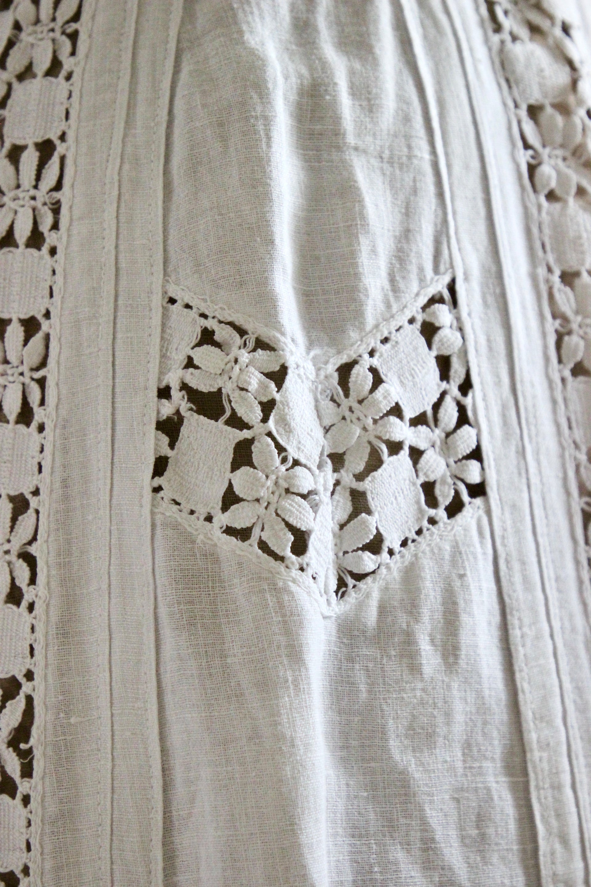 1960s 1970s High Waisted White Maxi Skirt // Size XS/S