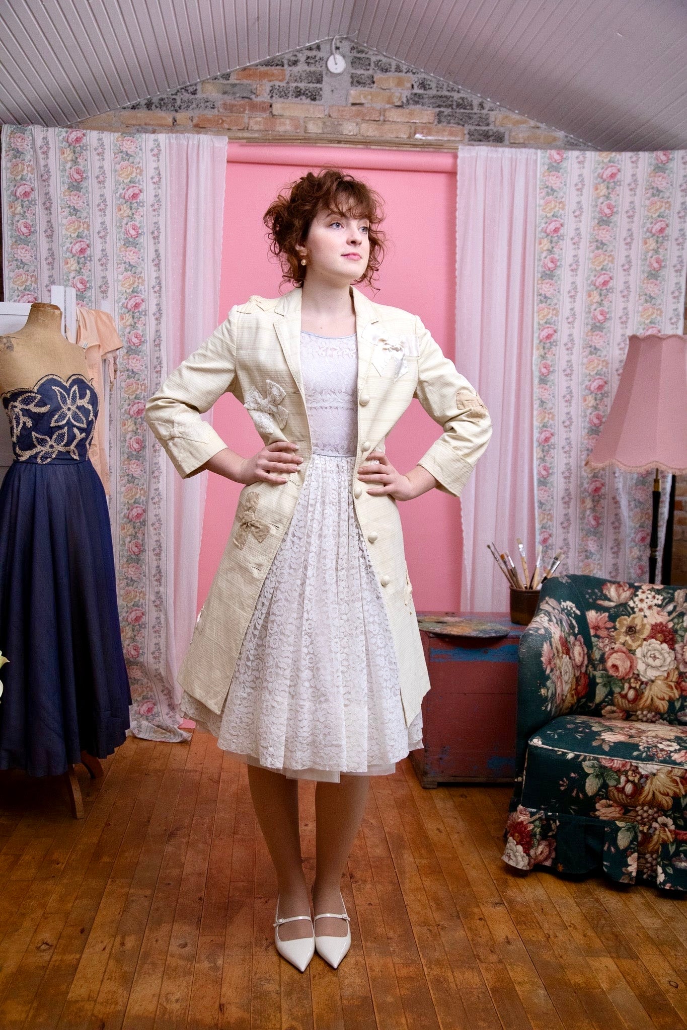 1990s Italien Designer Ivory Light Coat Decorated with Fabric Bows//Size M