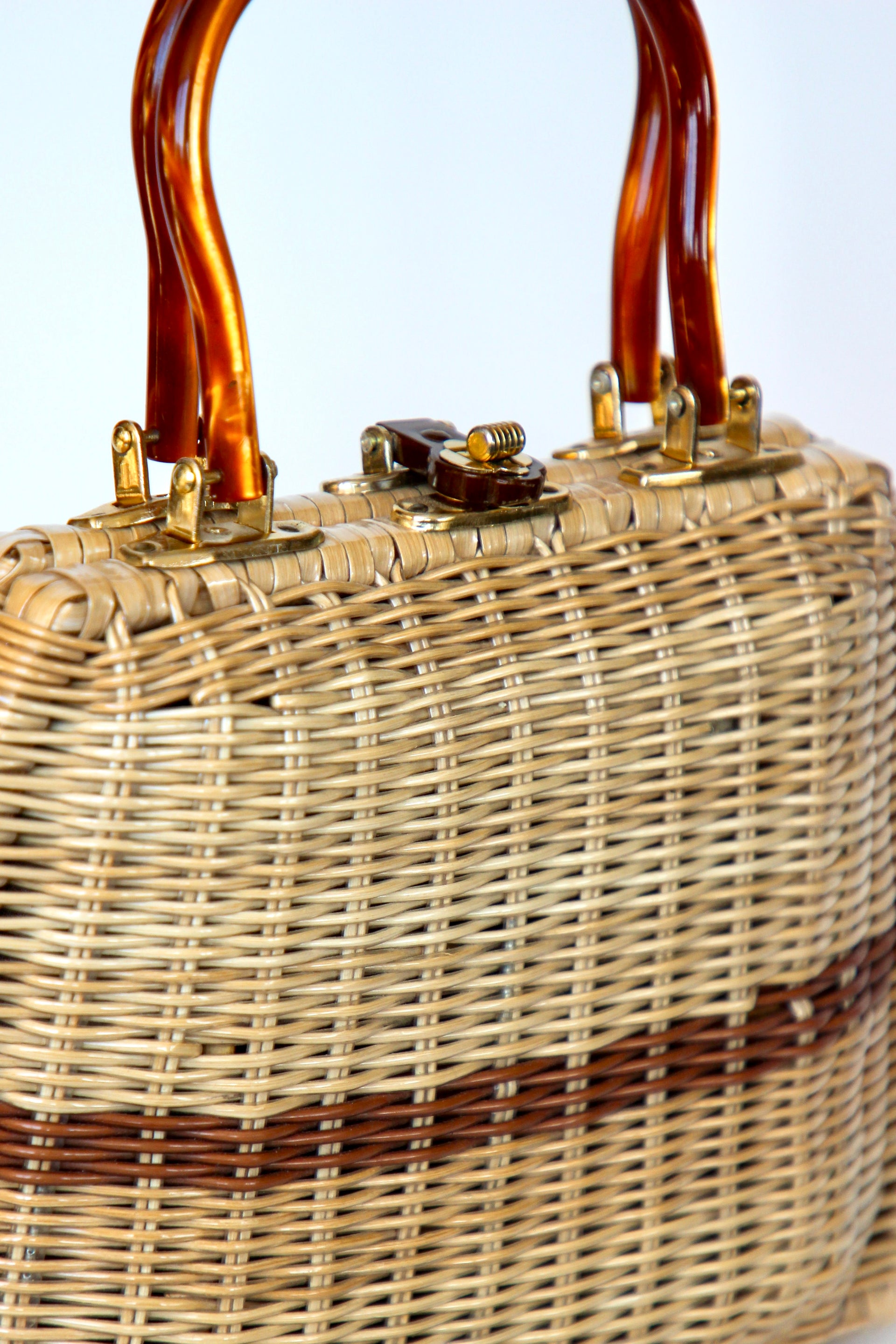 1950s 1960s Straw Top Handle Bag/Purse with Lucite Handle