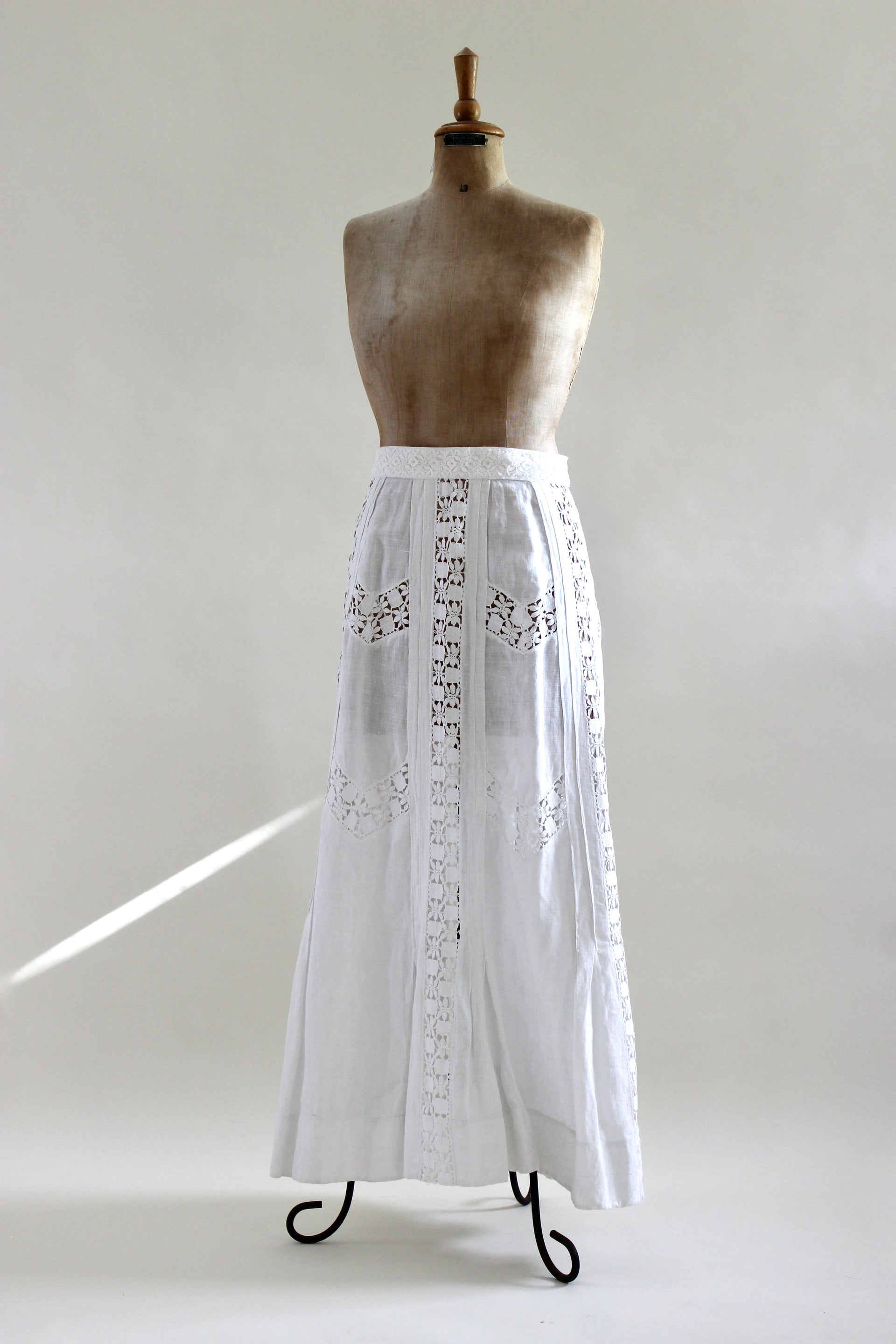 1960s 1970s High Waisted White Maxi Skirt // Size XS/S