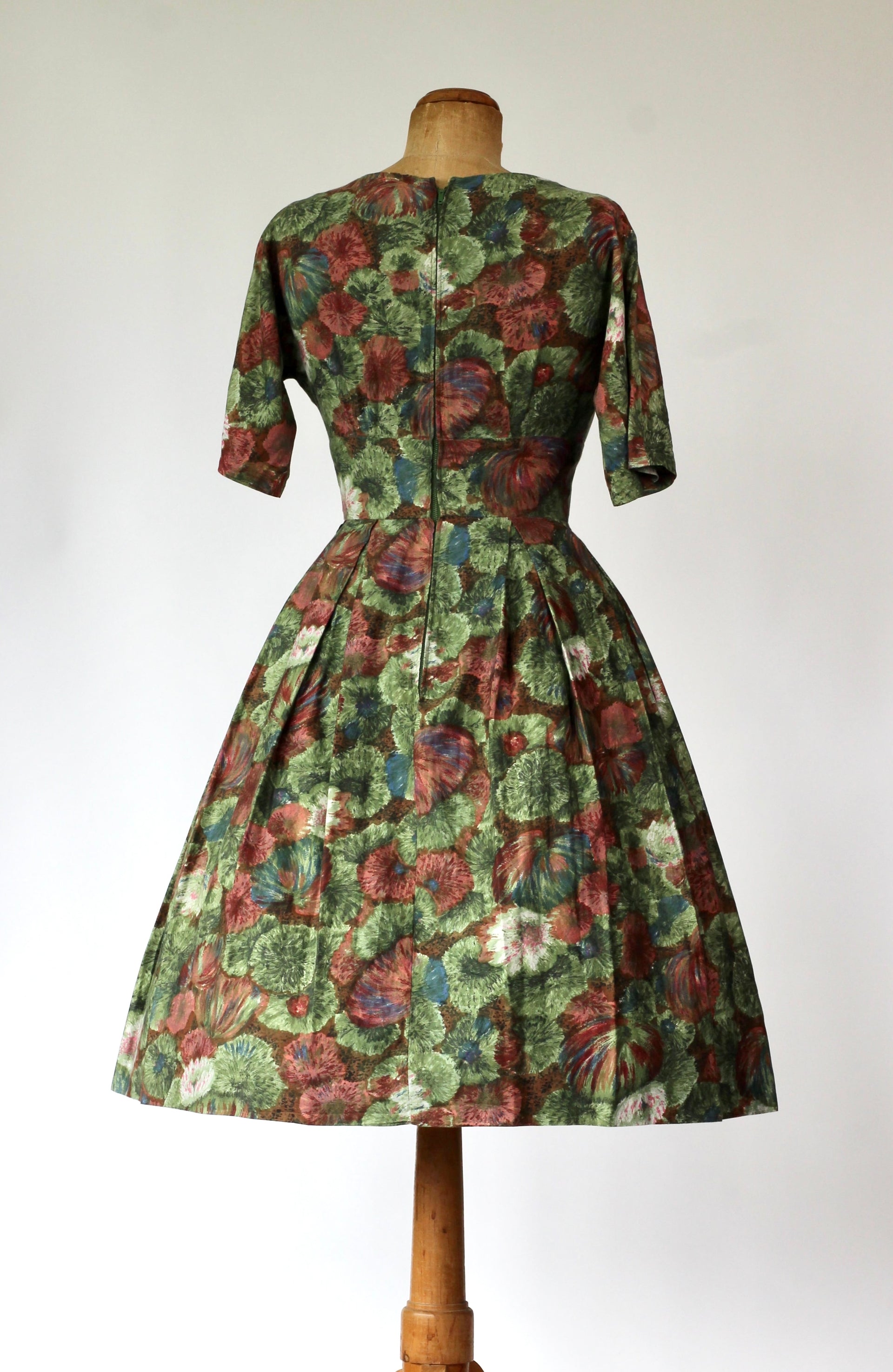 1950s Cotton Dress with Floral Print//Size XS/S