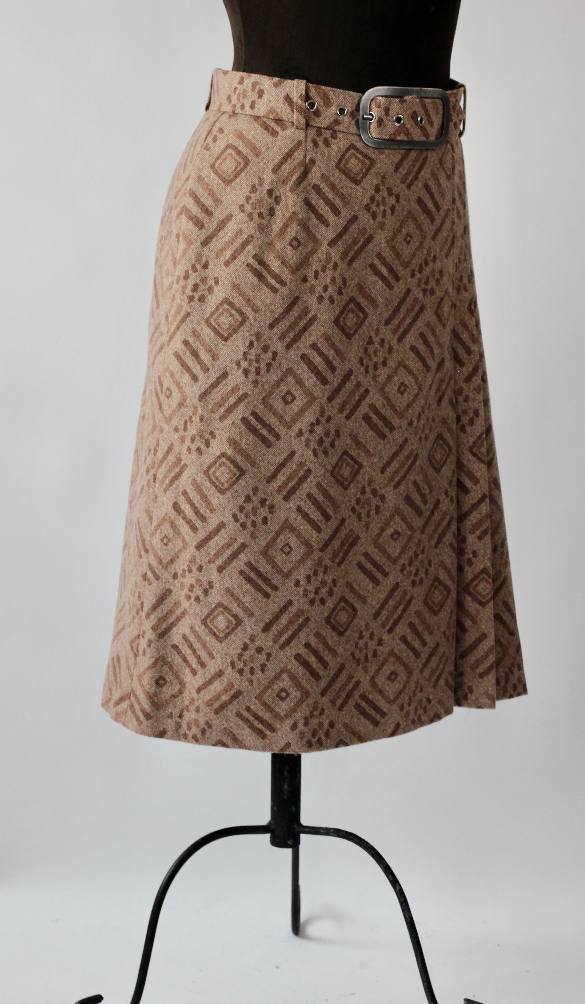 Vintage Beige High Waisted Skirt//Size S/M