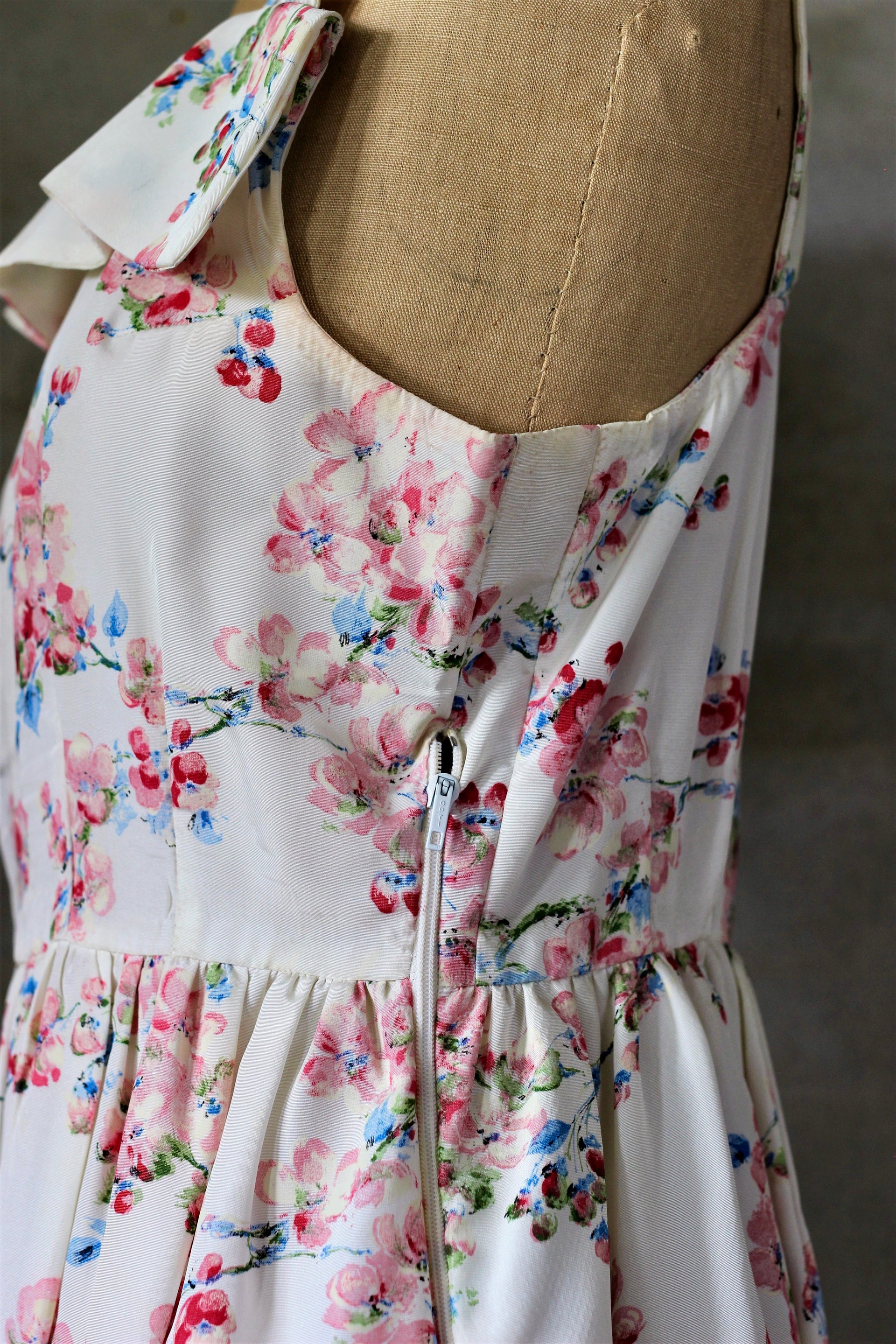1950s White Taffeta Dress with Bolero//Blue and Pink Flowers//Size S/M