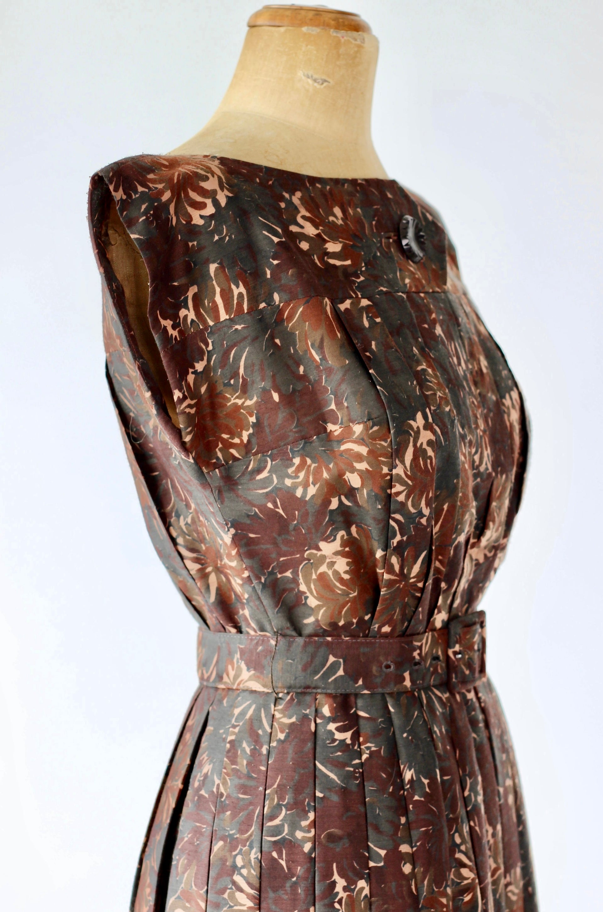 1950s Brown Cotton Dress with Abstract Floral Print//Size XS/S