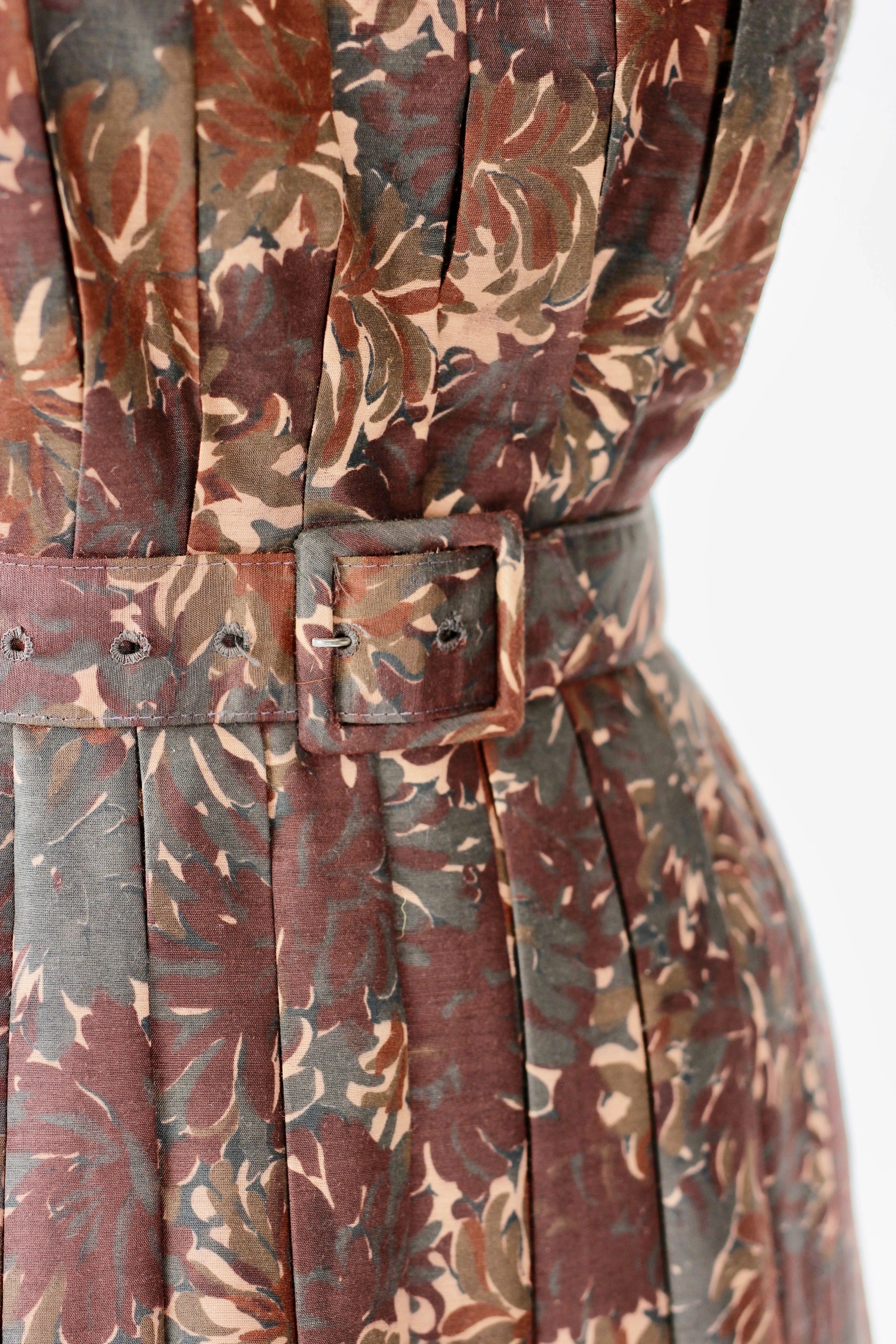 1950s Brown Cotton Dress with Abstract Floral Print//Size XS/S
