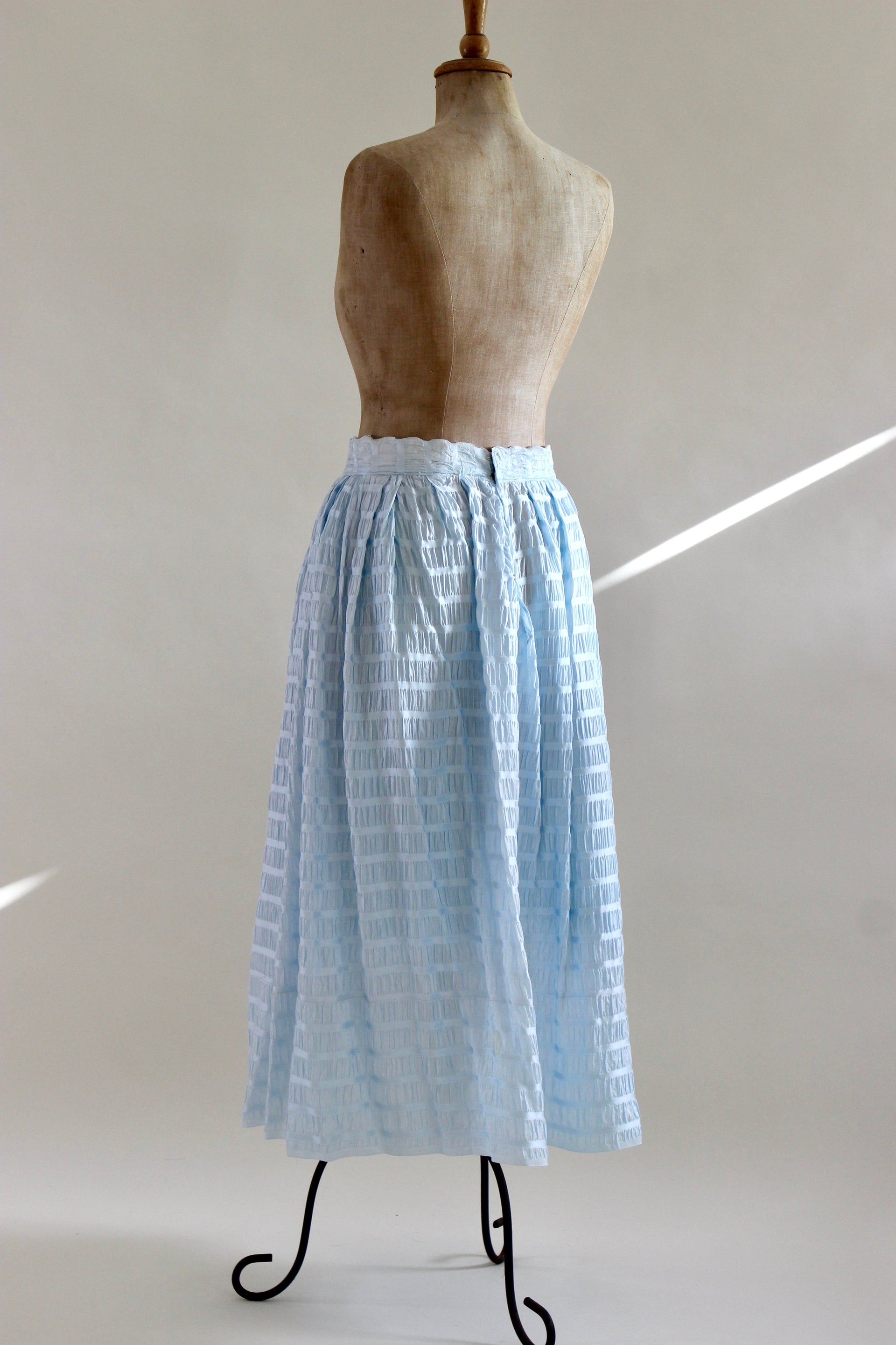 1940s Vintage Light Blue Skirt in Ruffled Fabric//Size S/M
