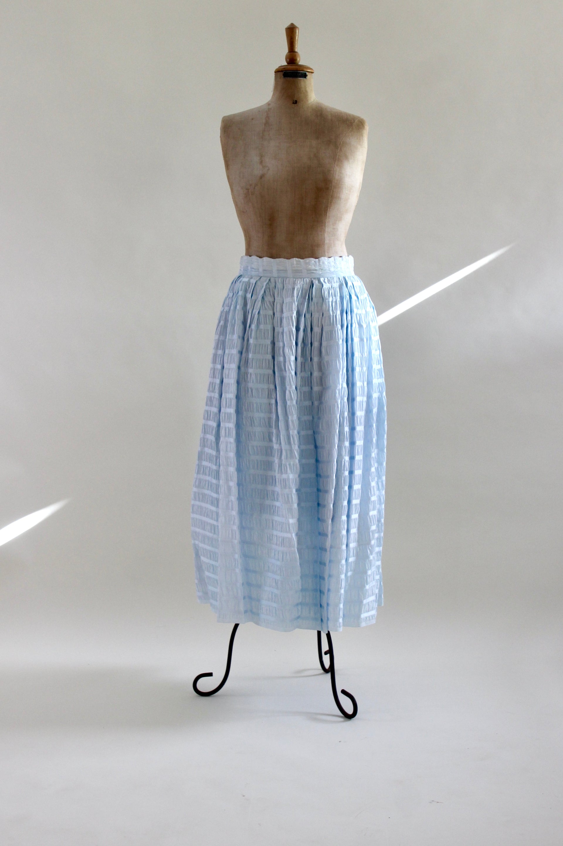 1940s Vintage Light Blue Skirt in Ruffled Fabric//Size S/M