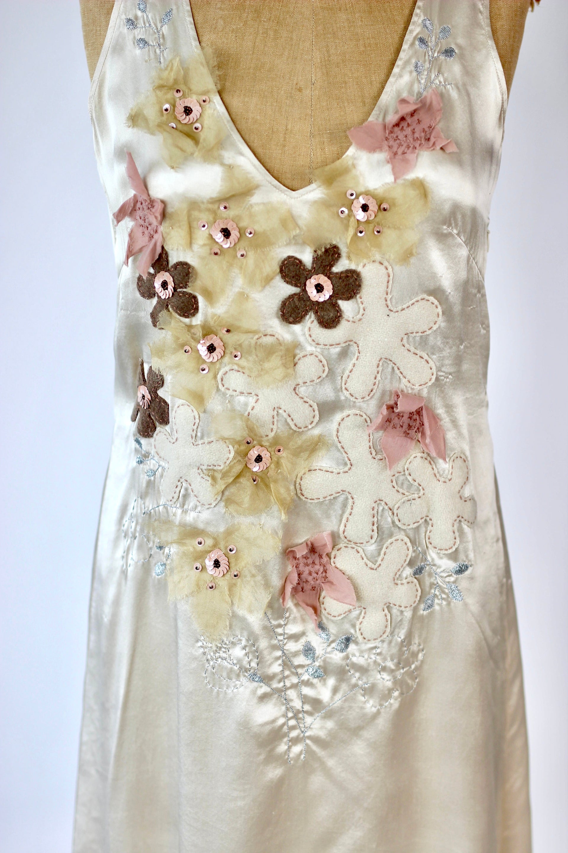 Vintage Ivory Sleeveles Silk Dress with Flower Applique //Danish Design//Size M