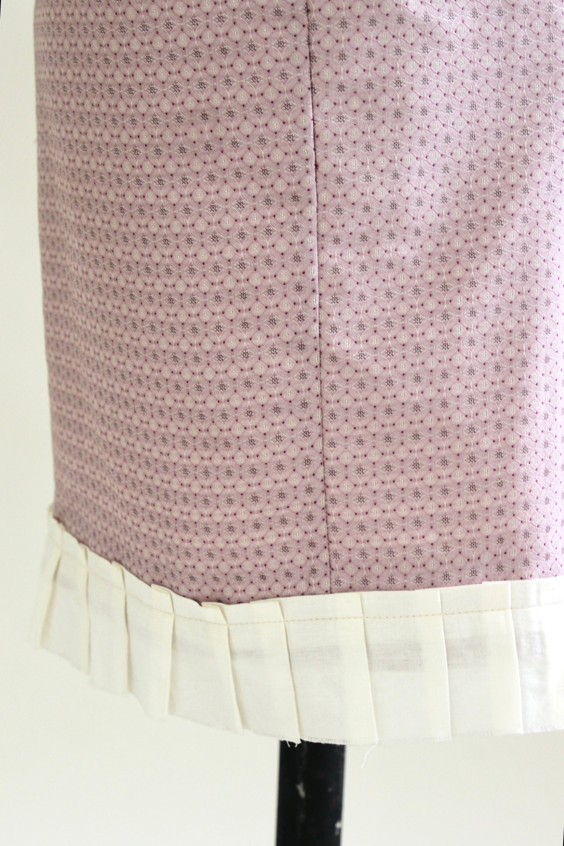 Late 1990s Vintage Rose Pencil Skirt // Danish Design // Size S/M