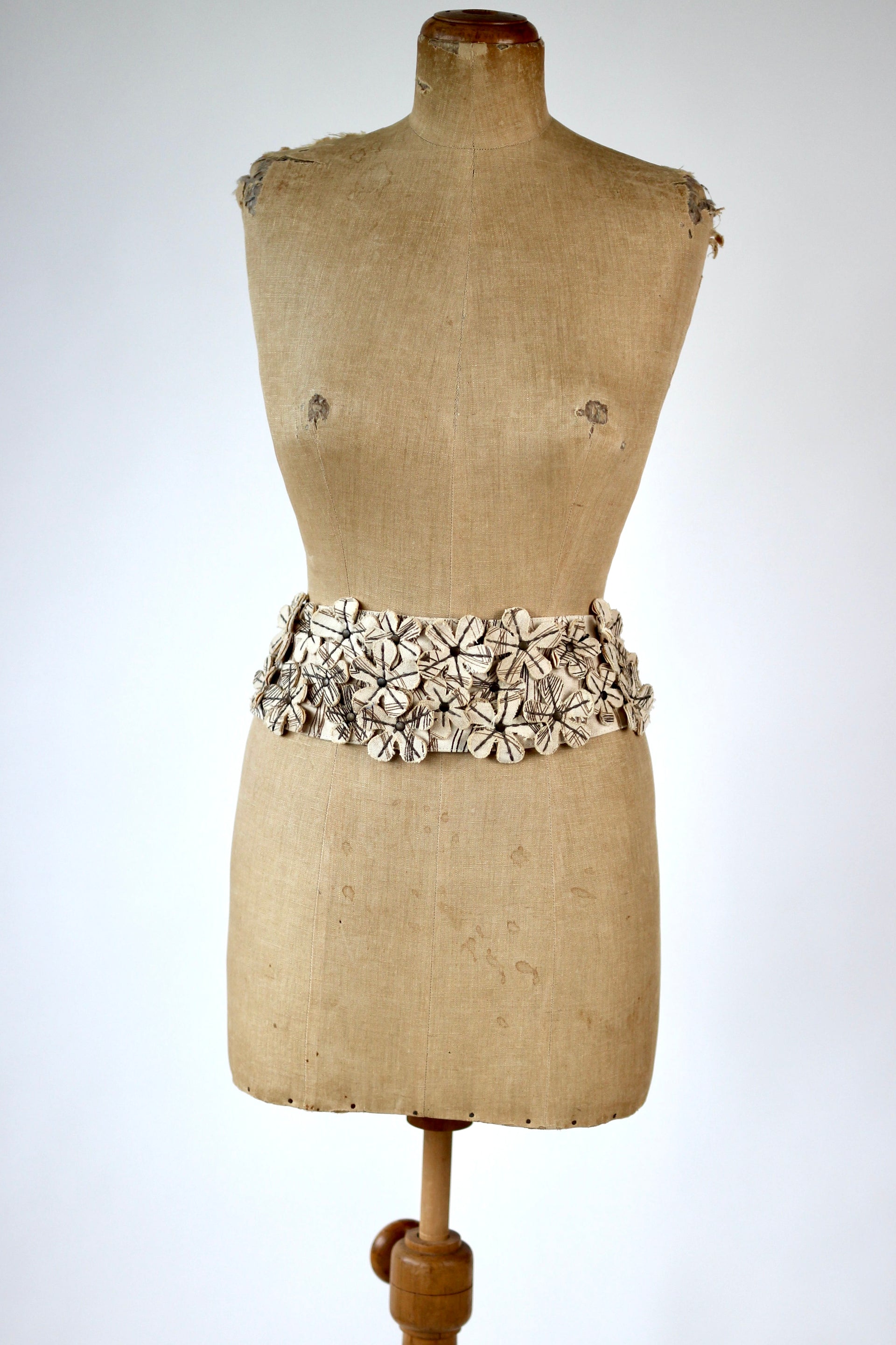 Vintage Y2K Cotton Belt with 3D Flowers // Size S/M