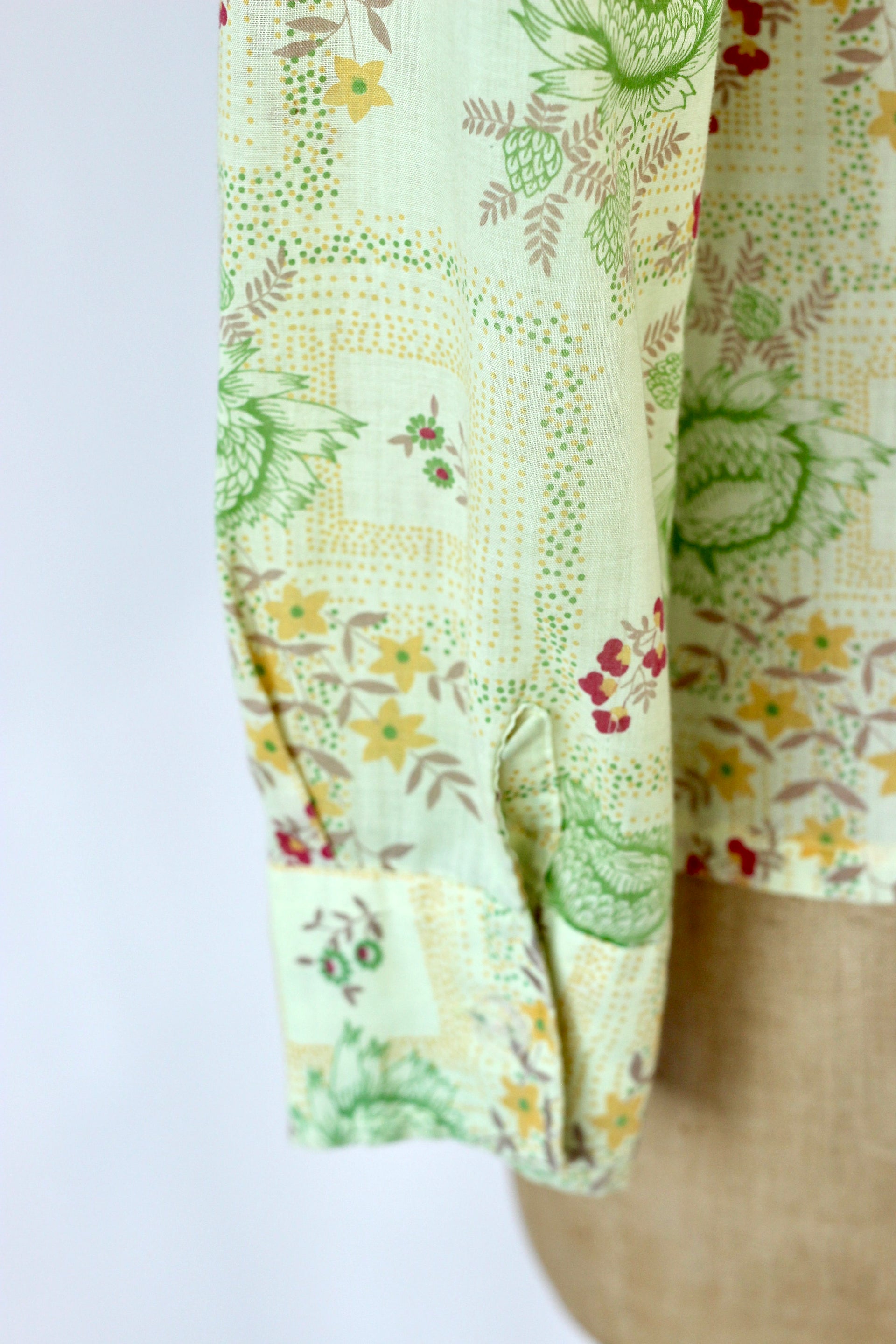 1970s Vintage Yellow Shirt with Floral Pattern // Size S/M