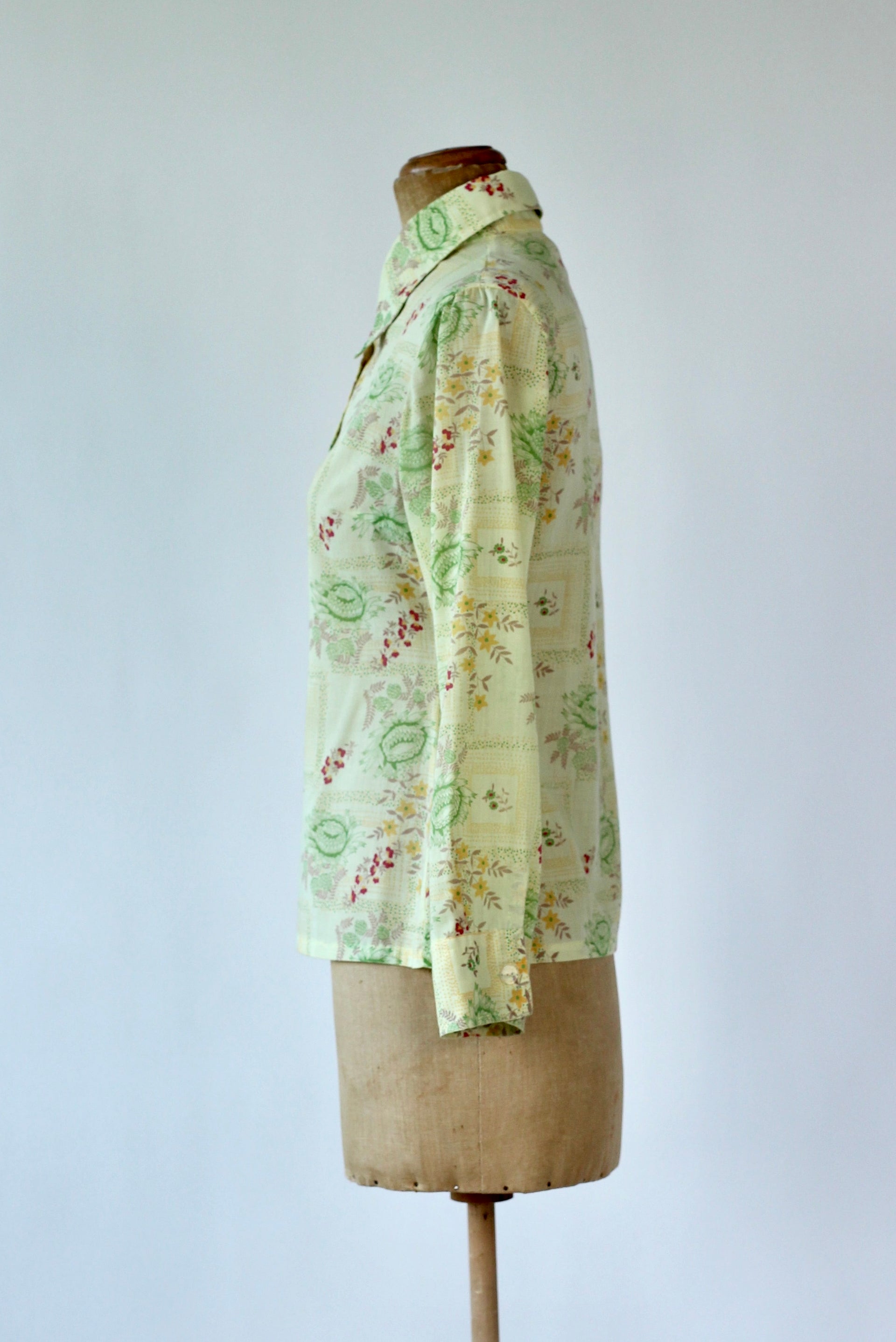 1970s Vintage Yellow Shirt with Floral Pattern // Size S/M