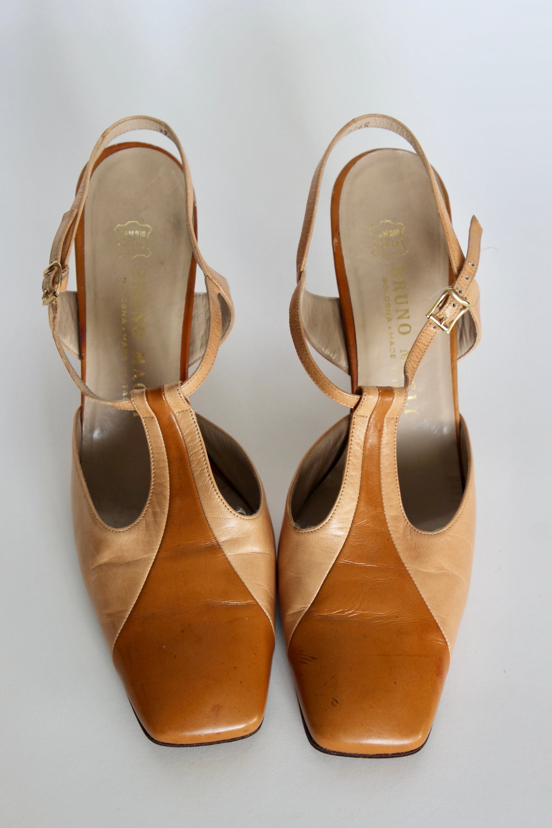 1960s Beige and Brown Leather Mid Heel Shoes // Size EU 9,5 US 8 UK 6