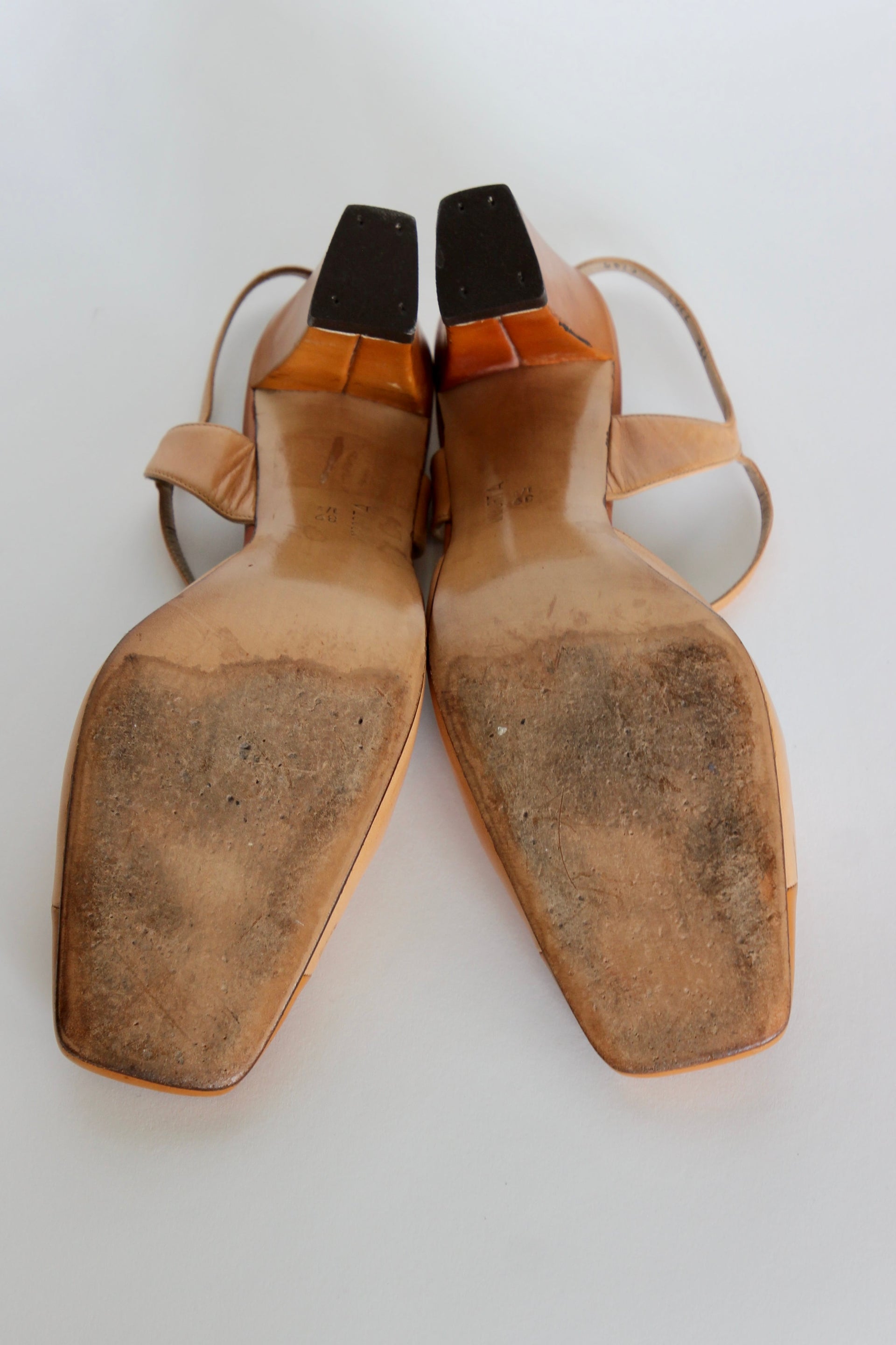 1960s Beige and Brown Leather Mid Heel Shoes // Size EU 9,5 US 8 UK 6