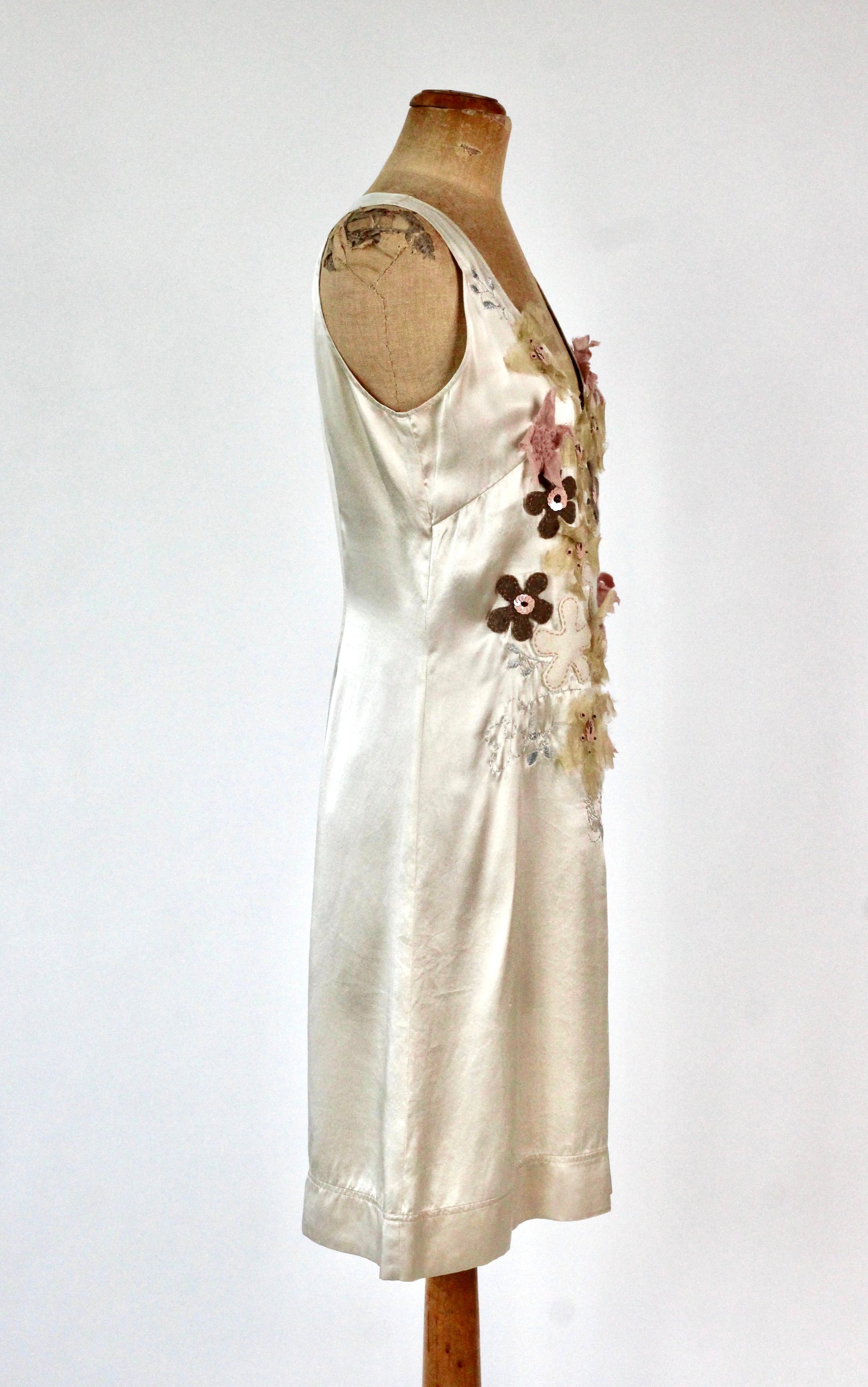 Vintage Ivory Sleeveles Silk Dress with Flower Applique //Danish Design//Size M