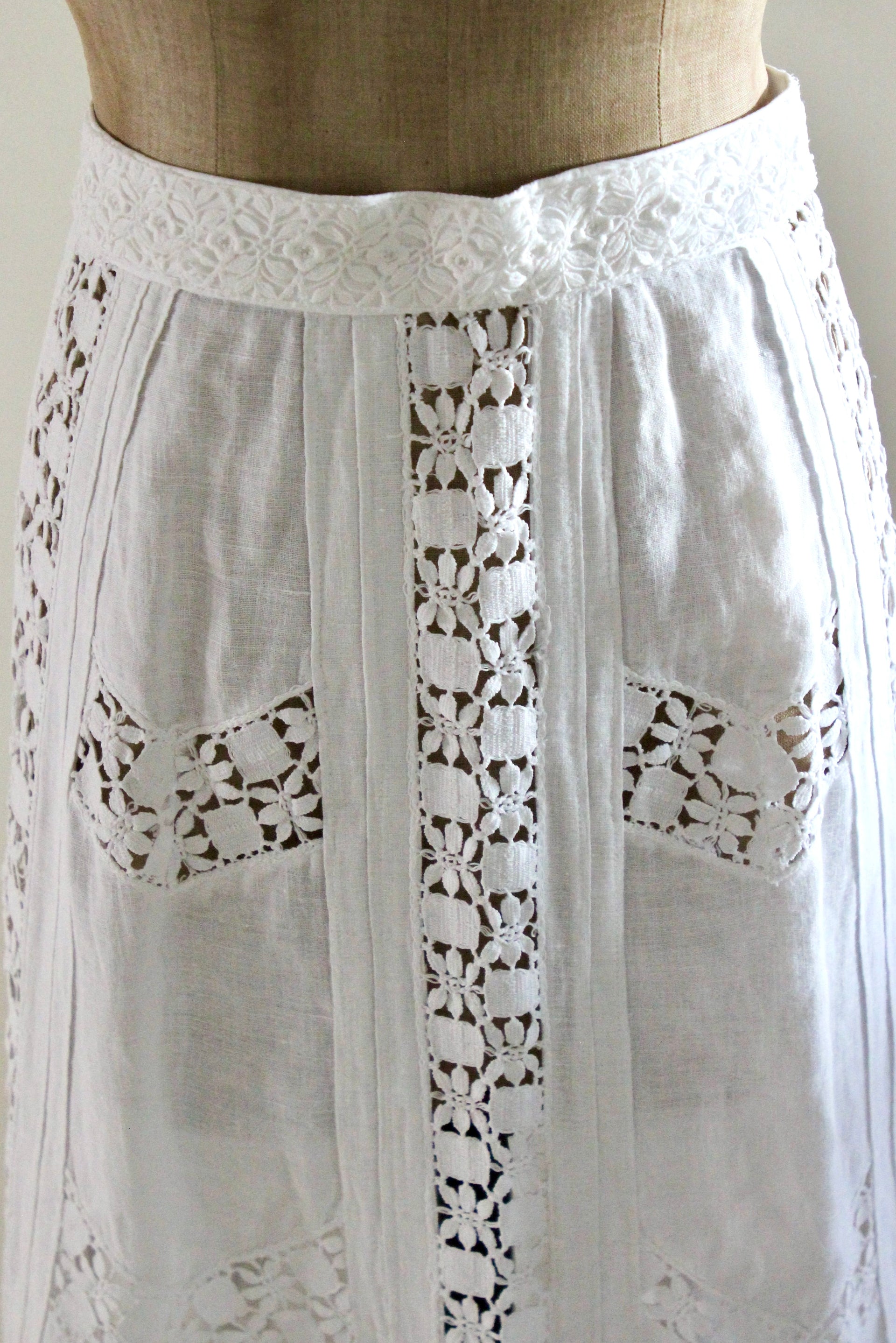 1960s 1970s High Waisted White Maxi Skirt // Size XS/S