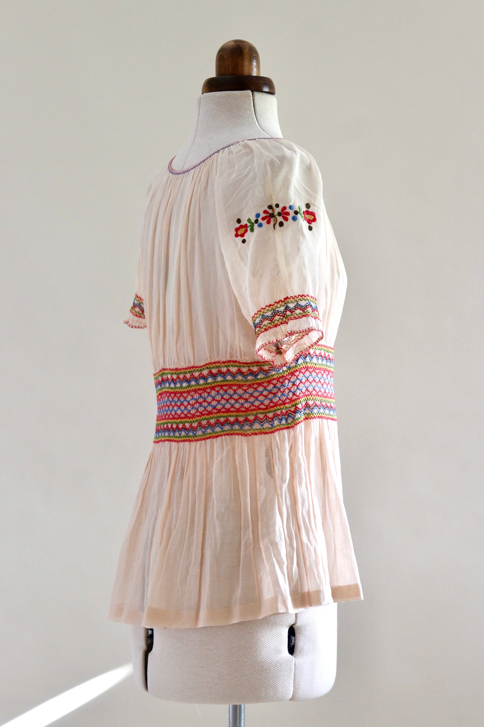 1920s 1930s Hungarian Embroidered Short Sleeve Pale Pink Top // Size XS/S