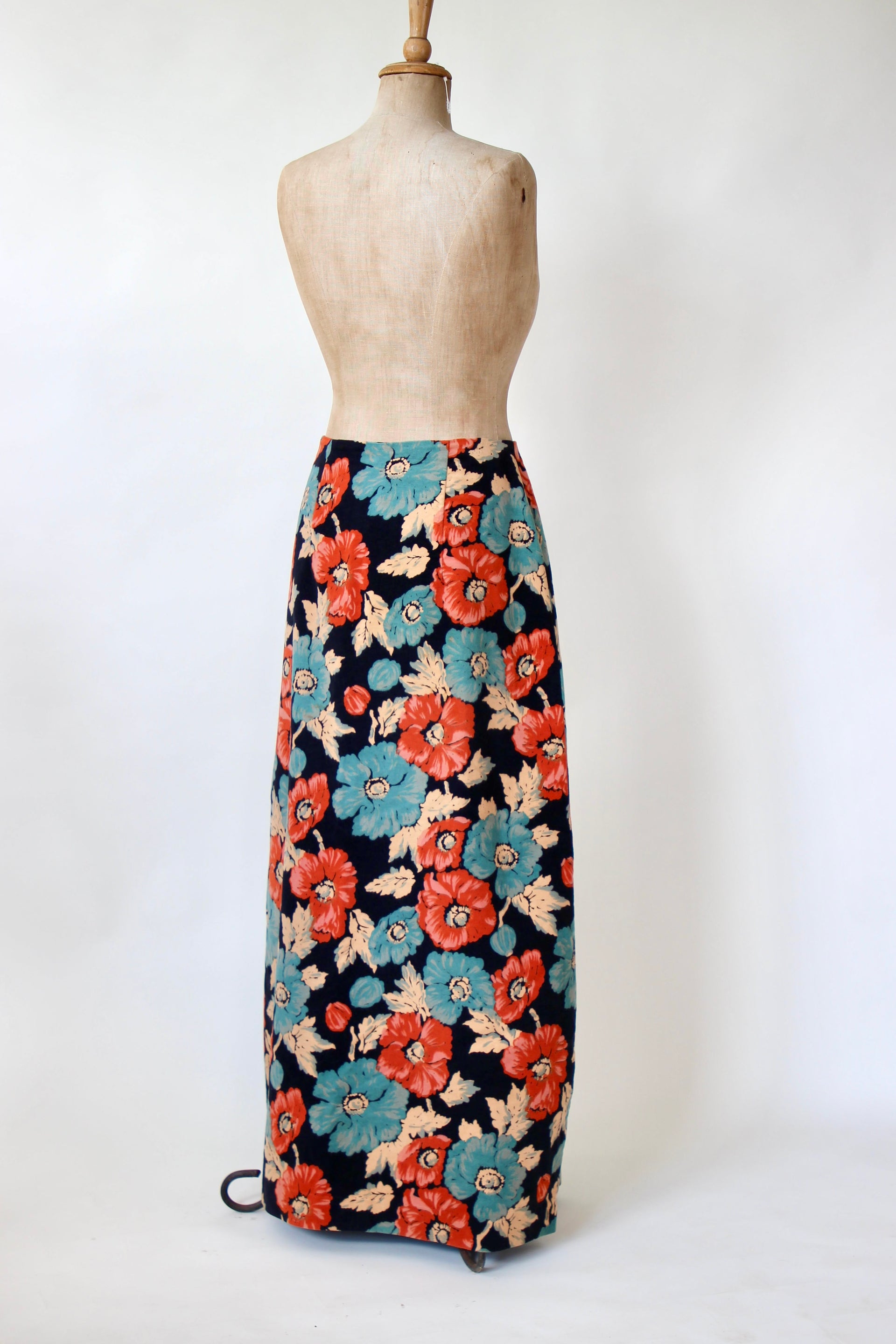 1970s High Waisted Velvet Maxi Skirt // Size S/M