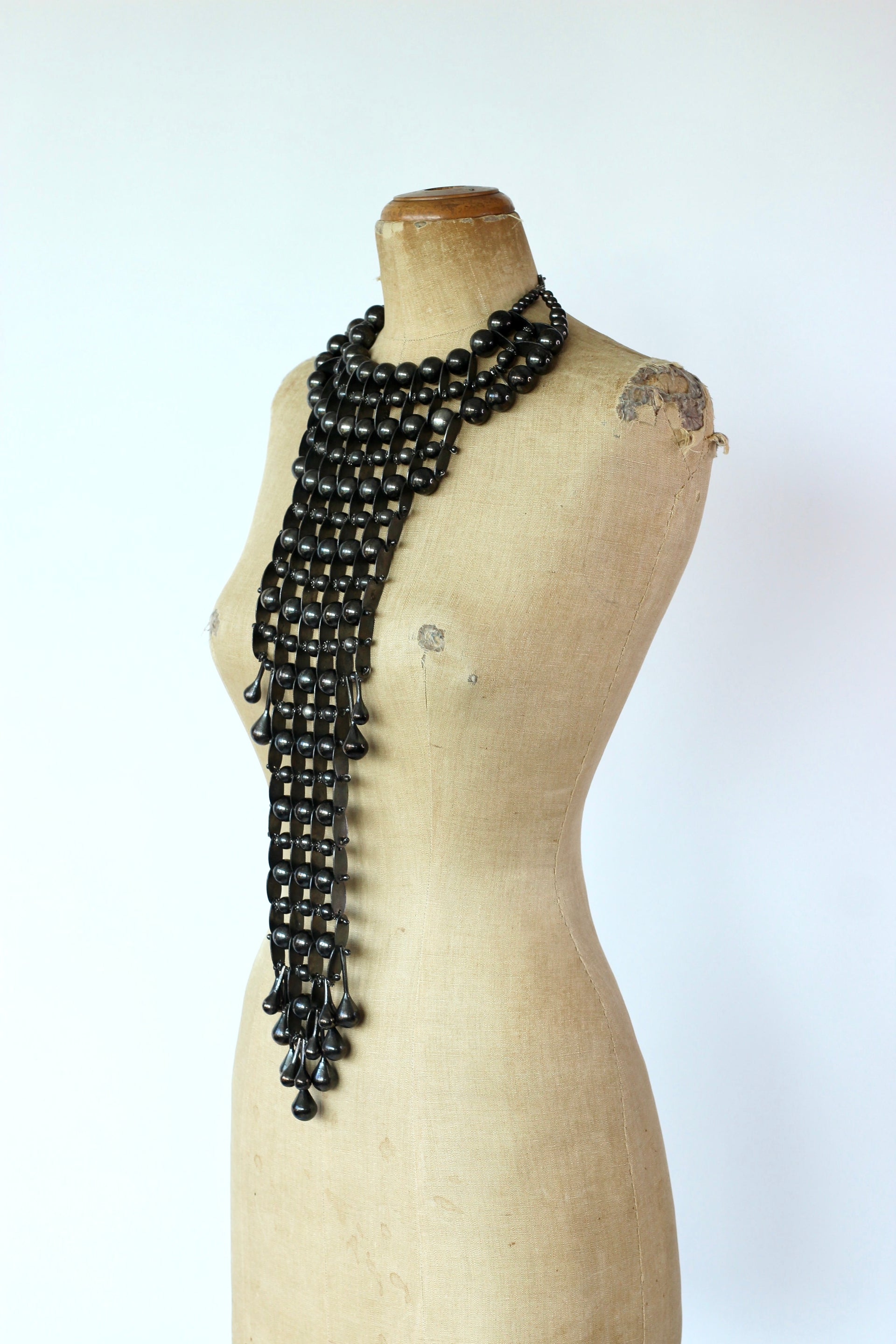 Y2K Vintage Showpiece Necklace/Metal Beads