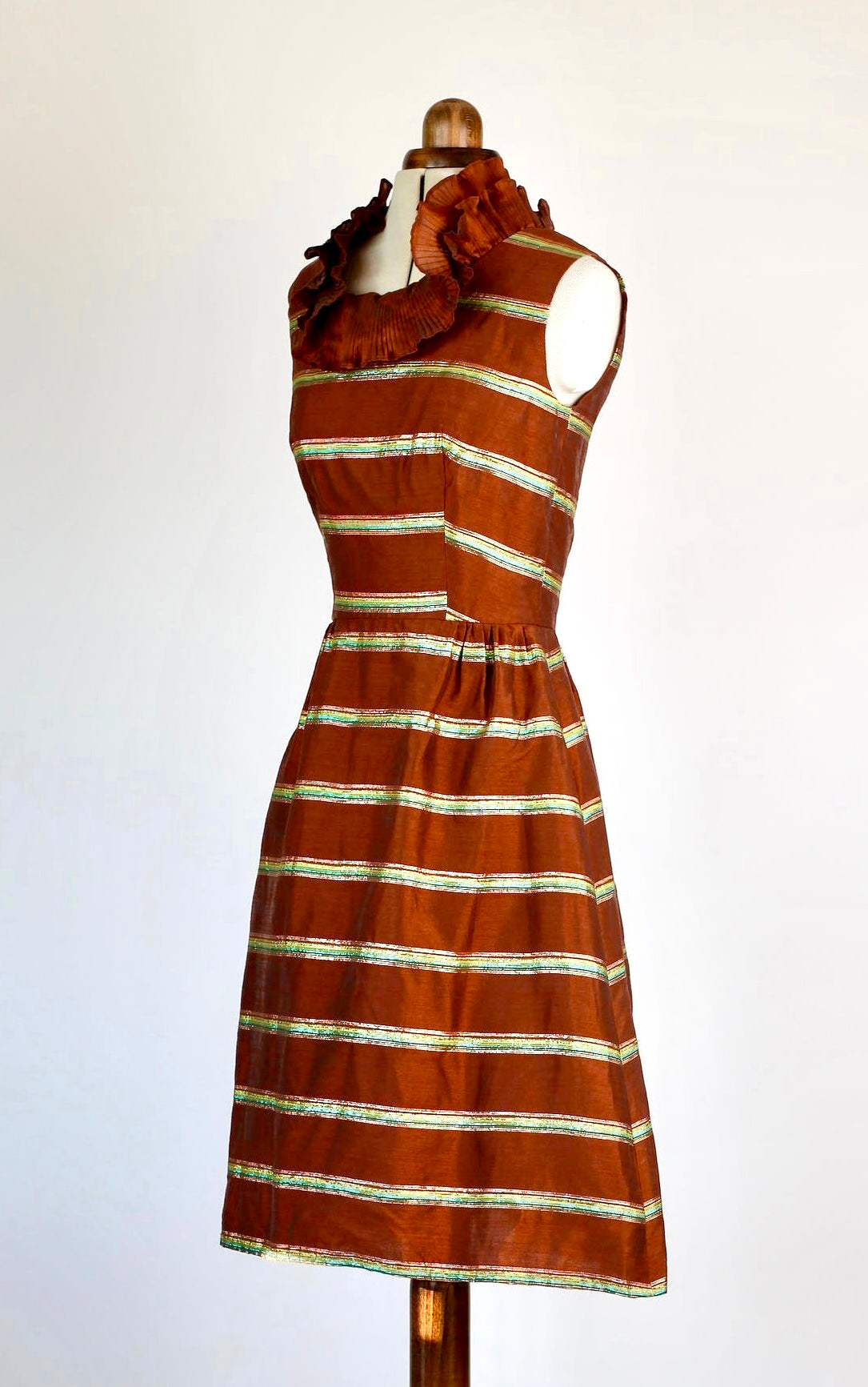 1960s Dress in Brown with Metal Threads//Made in London//Size XS