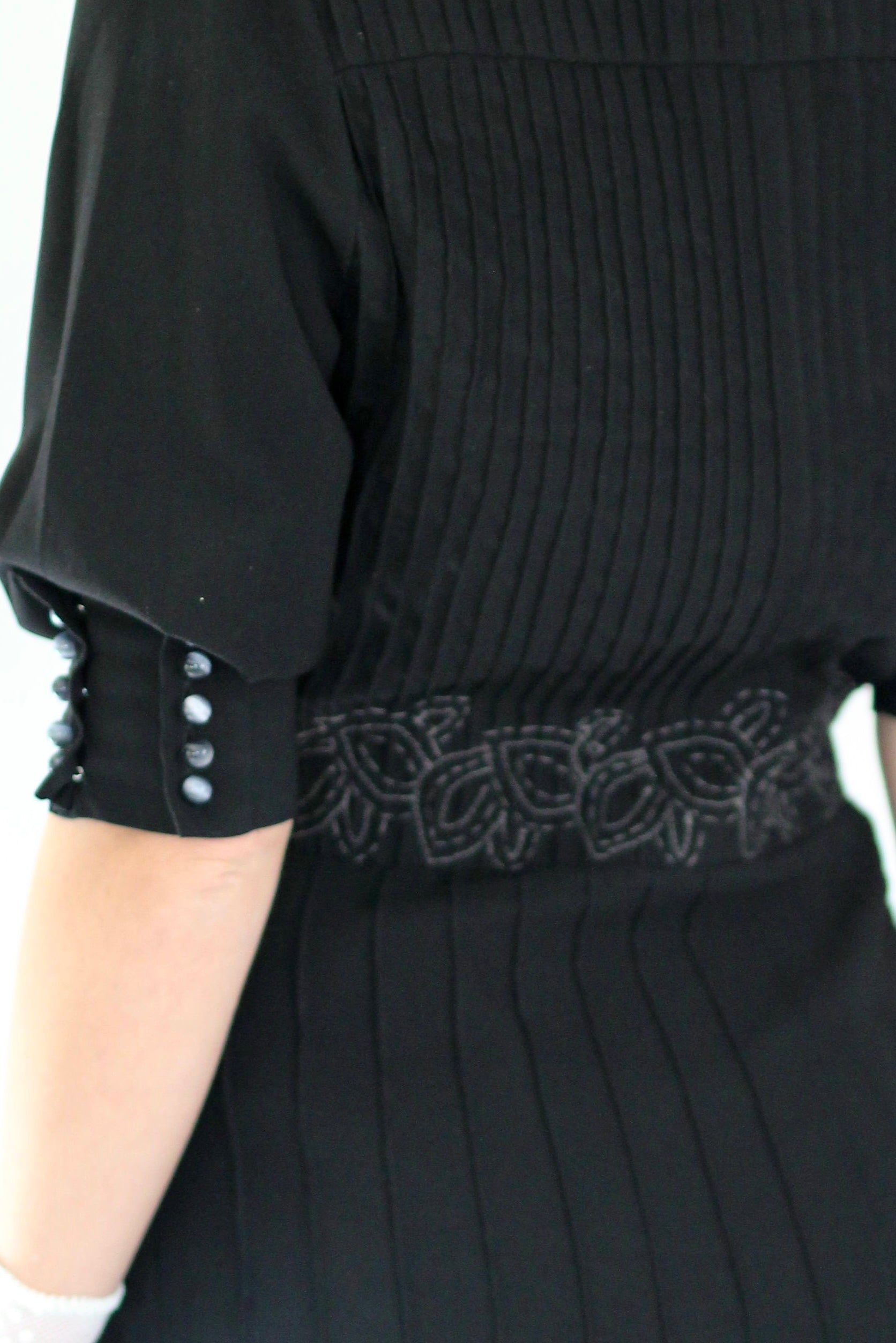 Vintage Black Mini Dress with Grey Embroidery//Size M