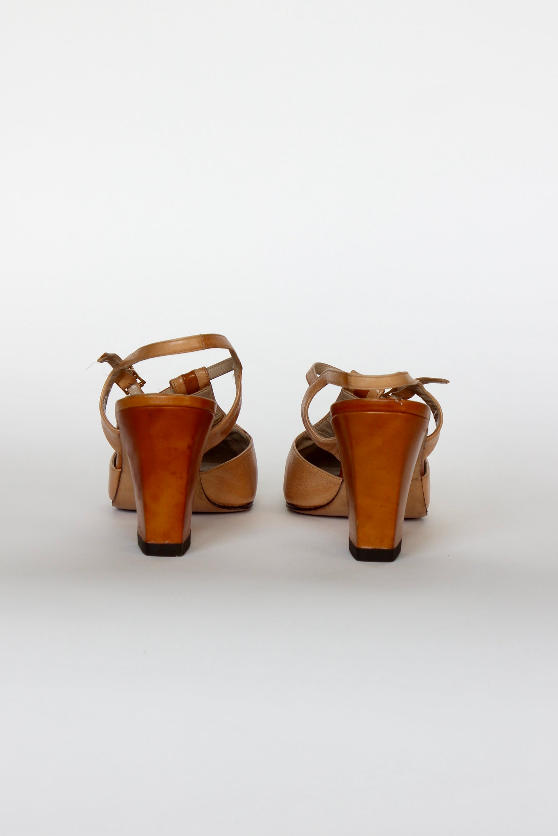 1960s Beige and Brown Leather Mid Heel Shoes // Size EU 9,5 US 8 UK 6