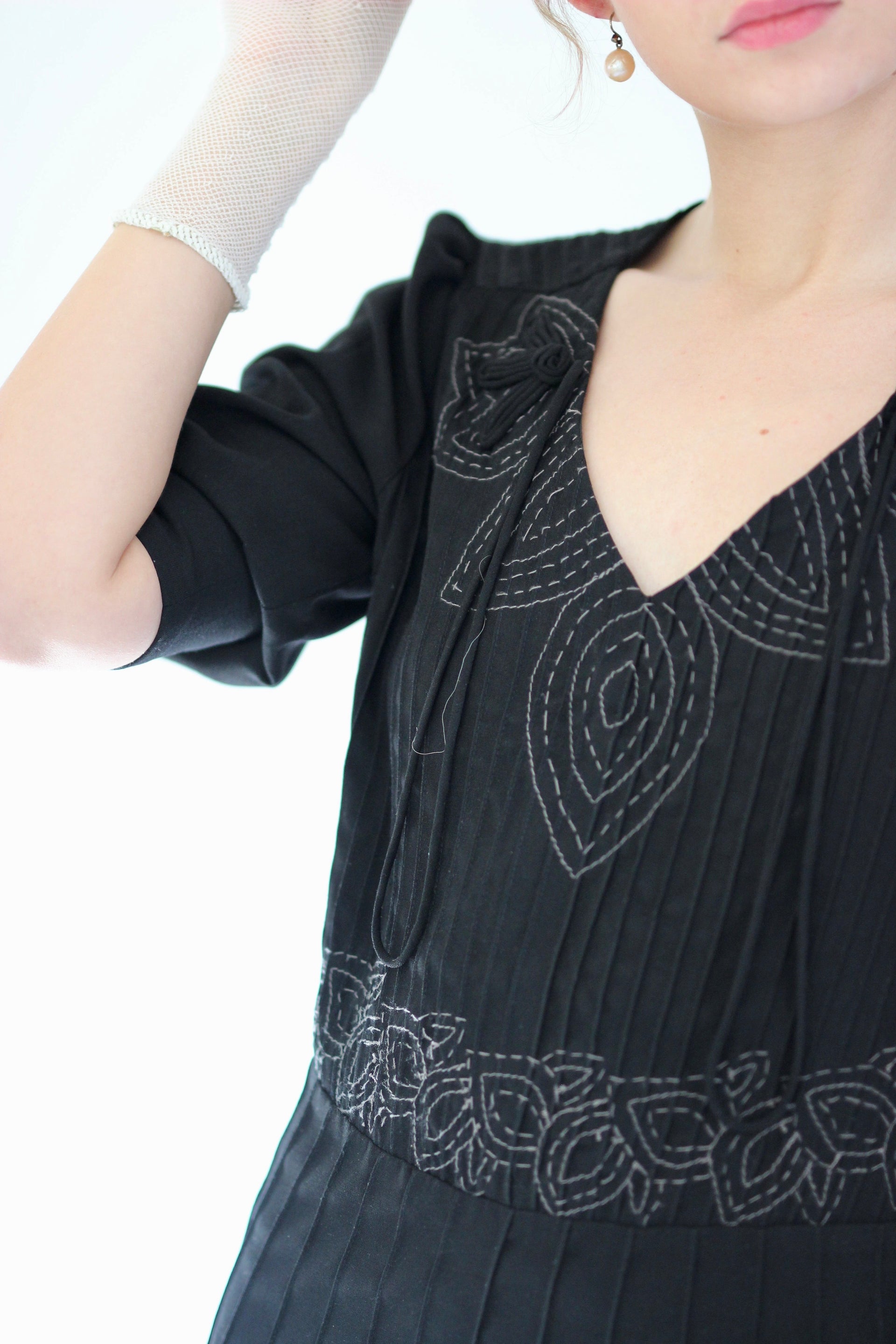 Vintage Black Mini Dress with Grey Embroidery//Size M