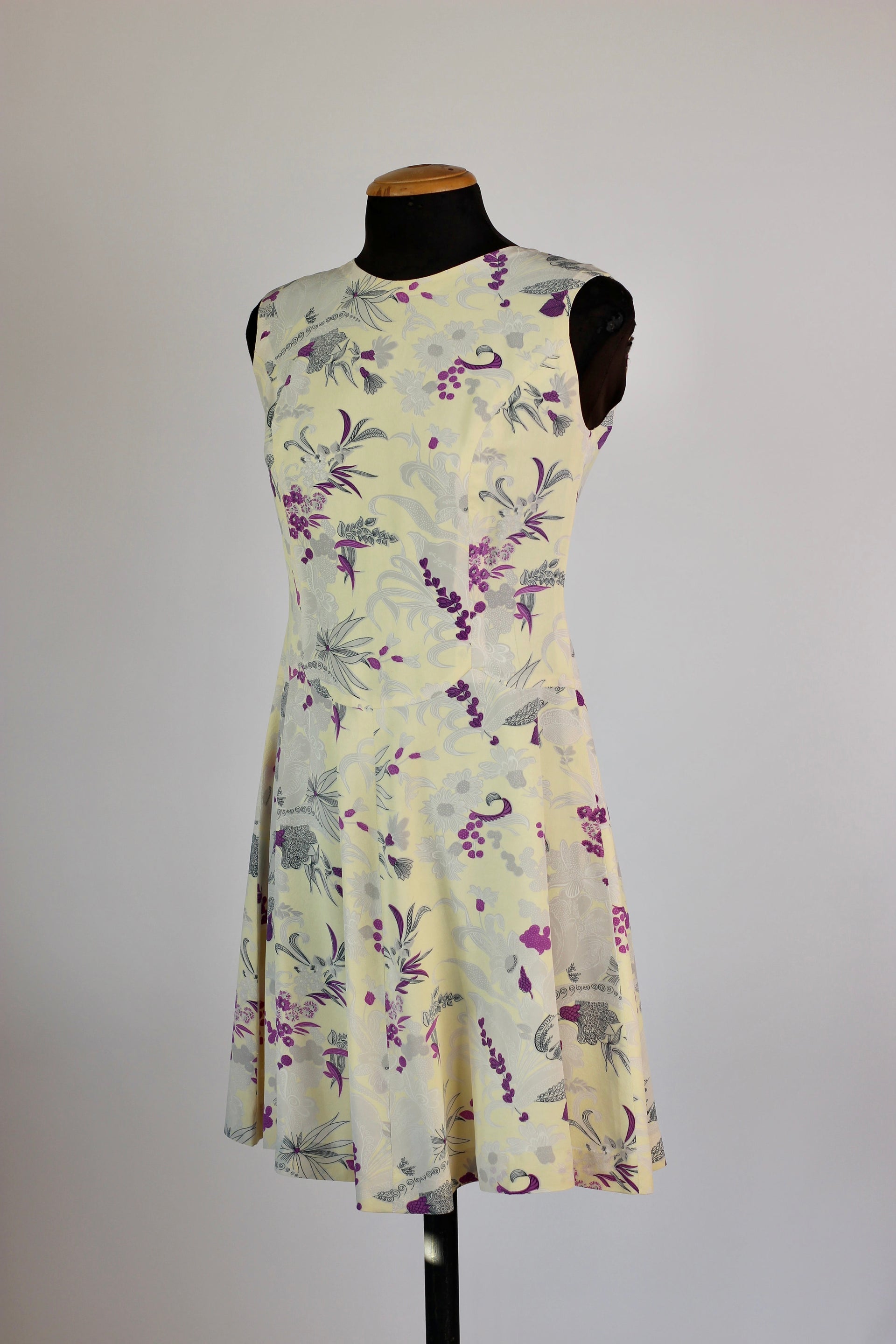 1960s Silk Mini Dress in Pale Yellow//Size S/M