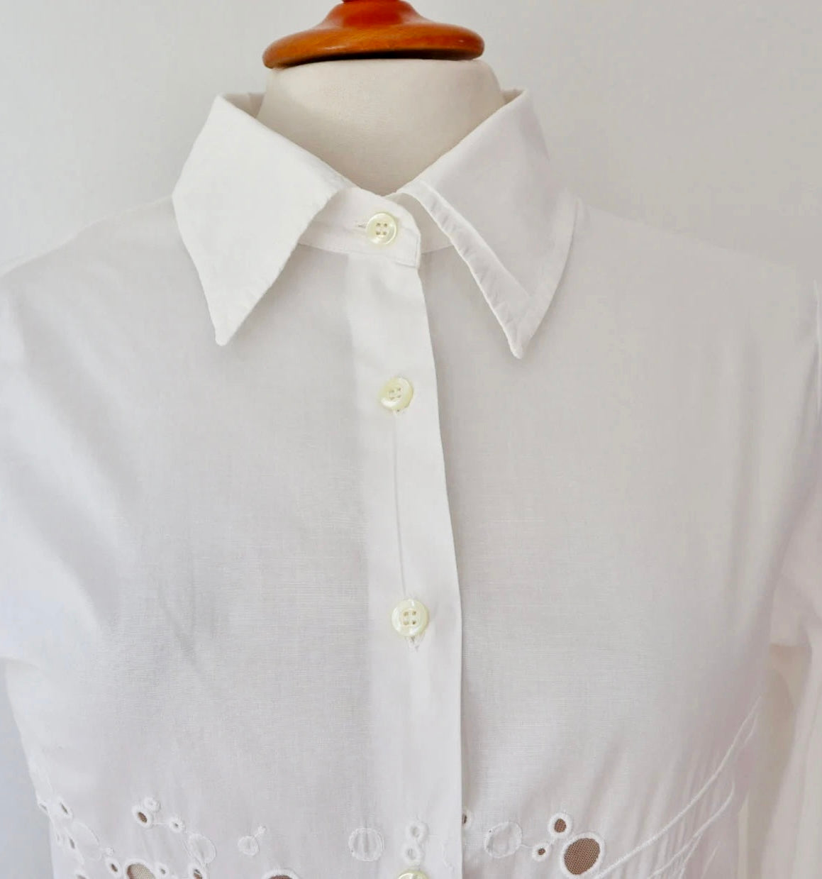 Vintage Broderie Anglaise White Blouse/Shirt // Size S/M