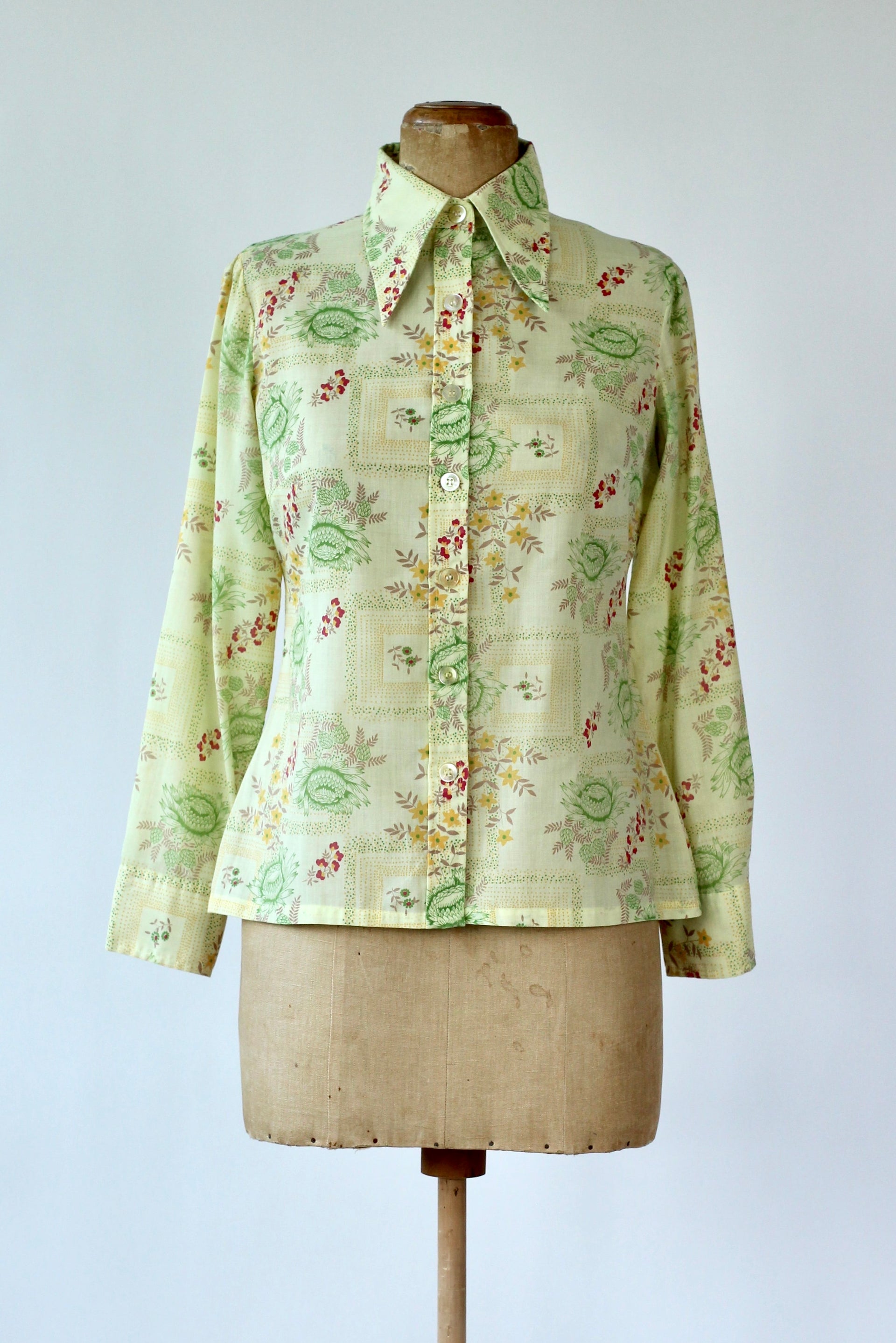 1970s Vintage Yellow Shirt with Floral Pattern // Size S/M
