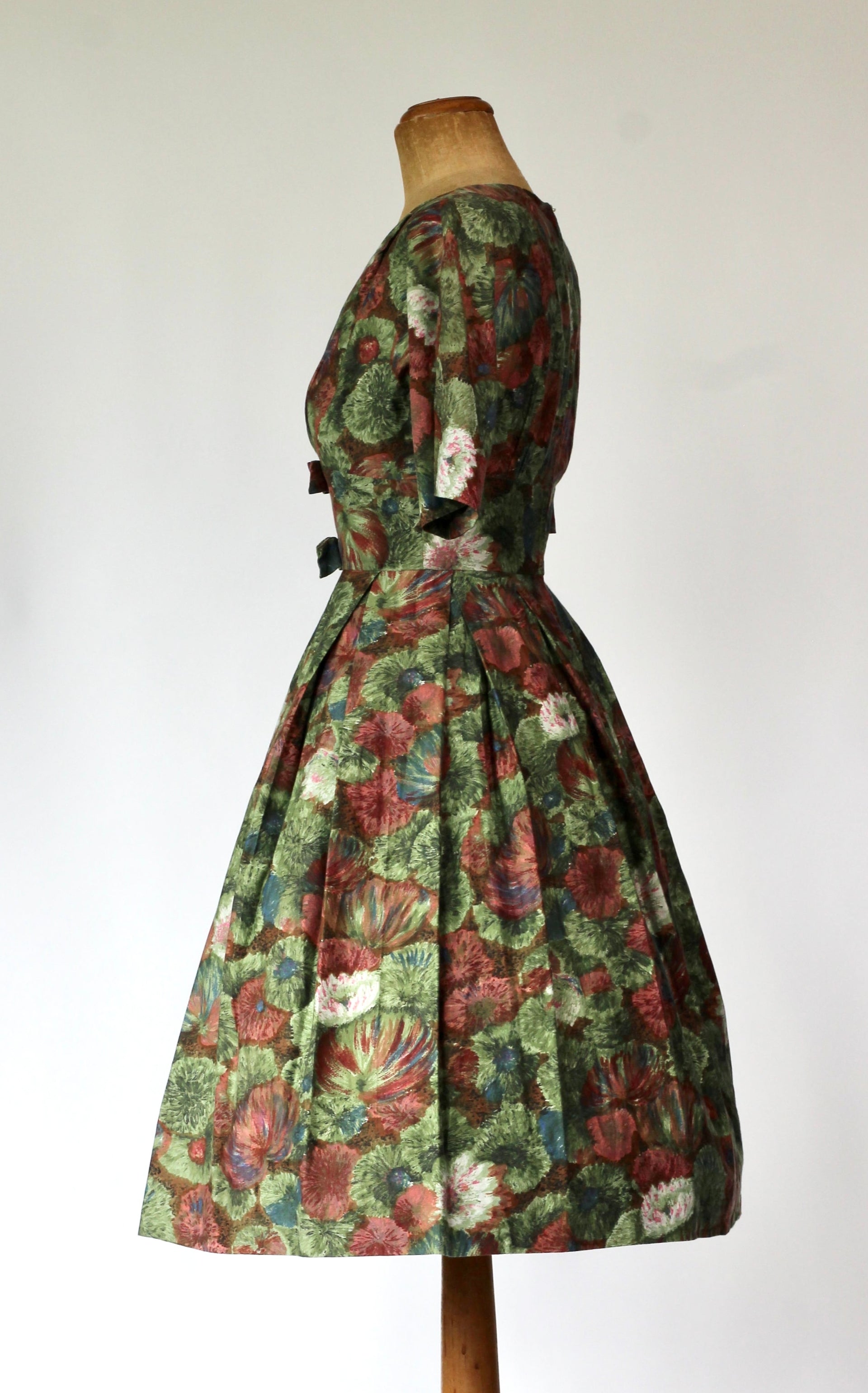 1950s Cotton Dress with Floral Print//Size XS/S