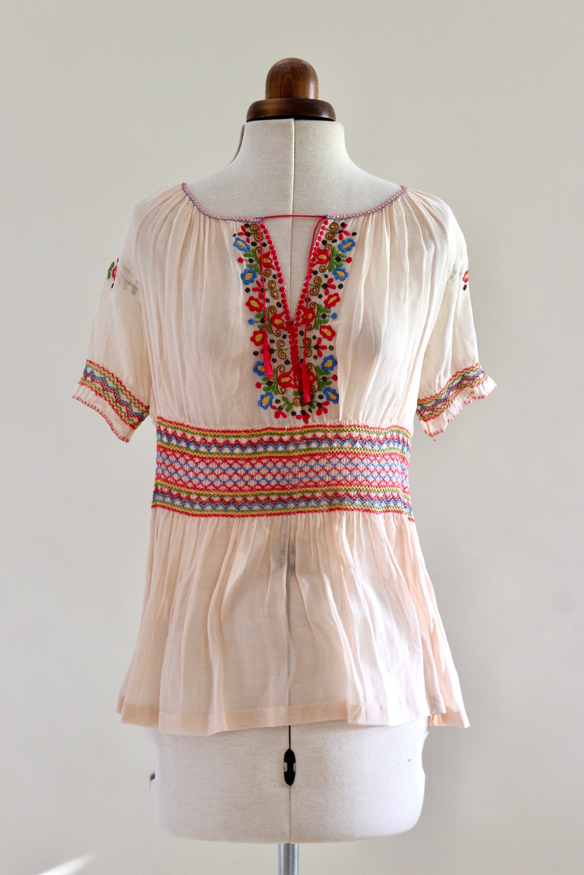 1920s 1930s Hungarian Embroidered Short Sleeve Pale Pink Top // Size XS/S