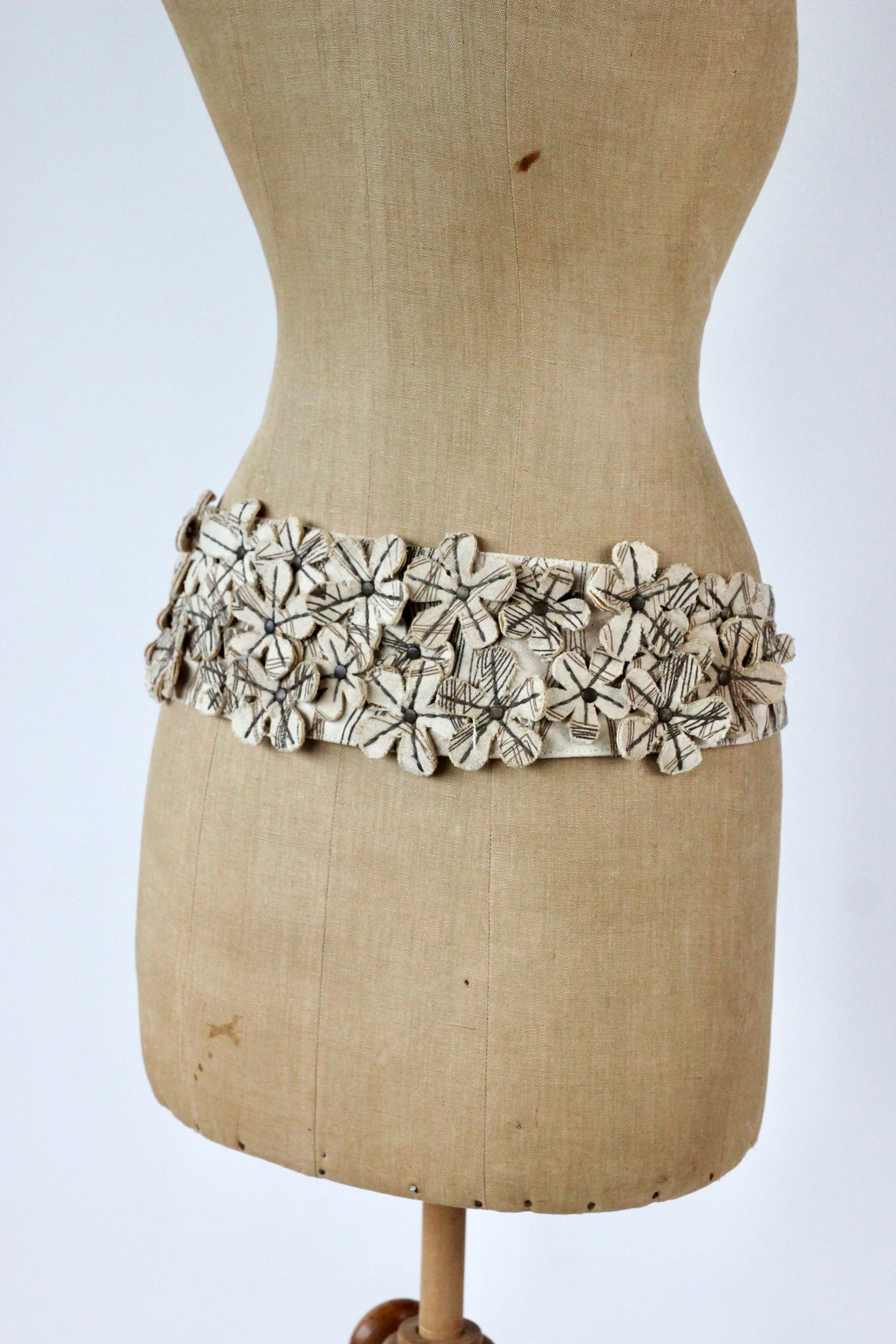 Vintage Y2K Cotton Belt with 3D Flowers // Size S/M