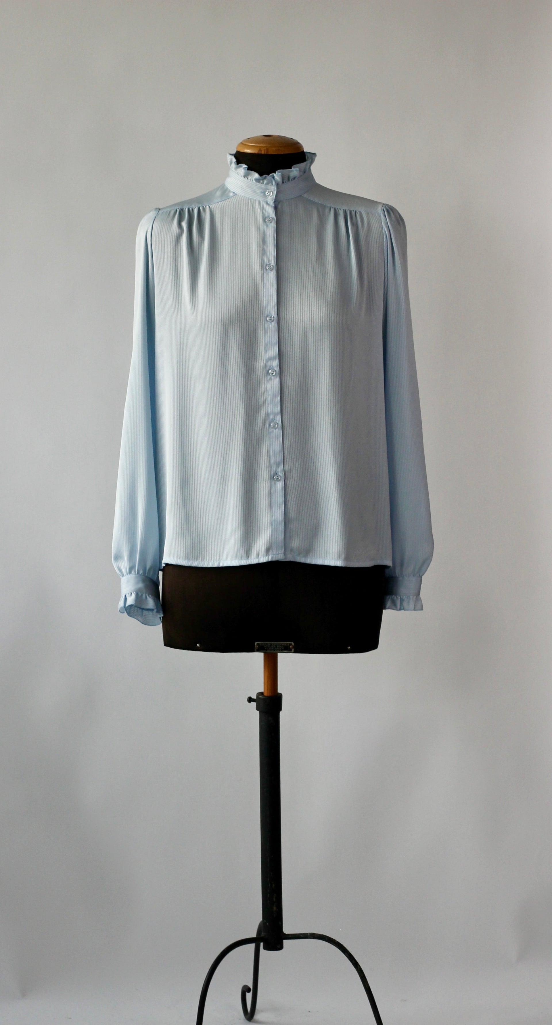 1980s Vintage Light Blue Shirt with Tie Band//Size M/L