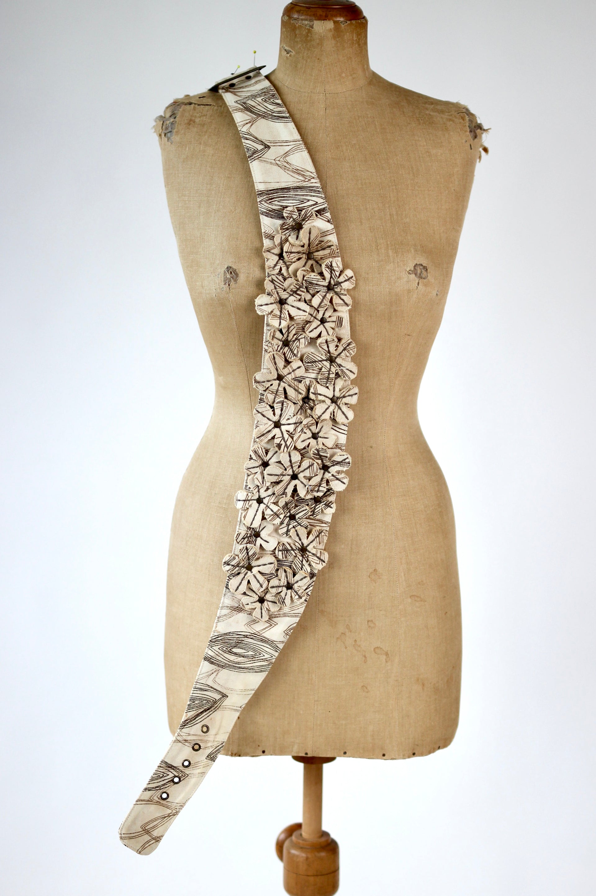 Vintage Y2K Cotton Belt with 3D Flowers // Size S/M