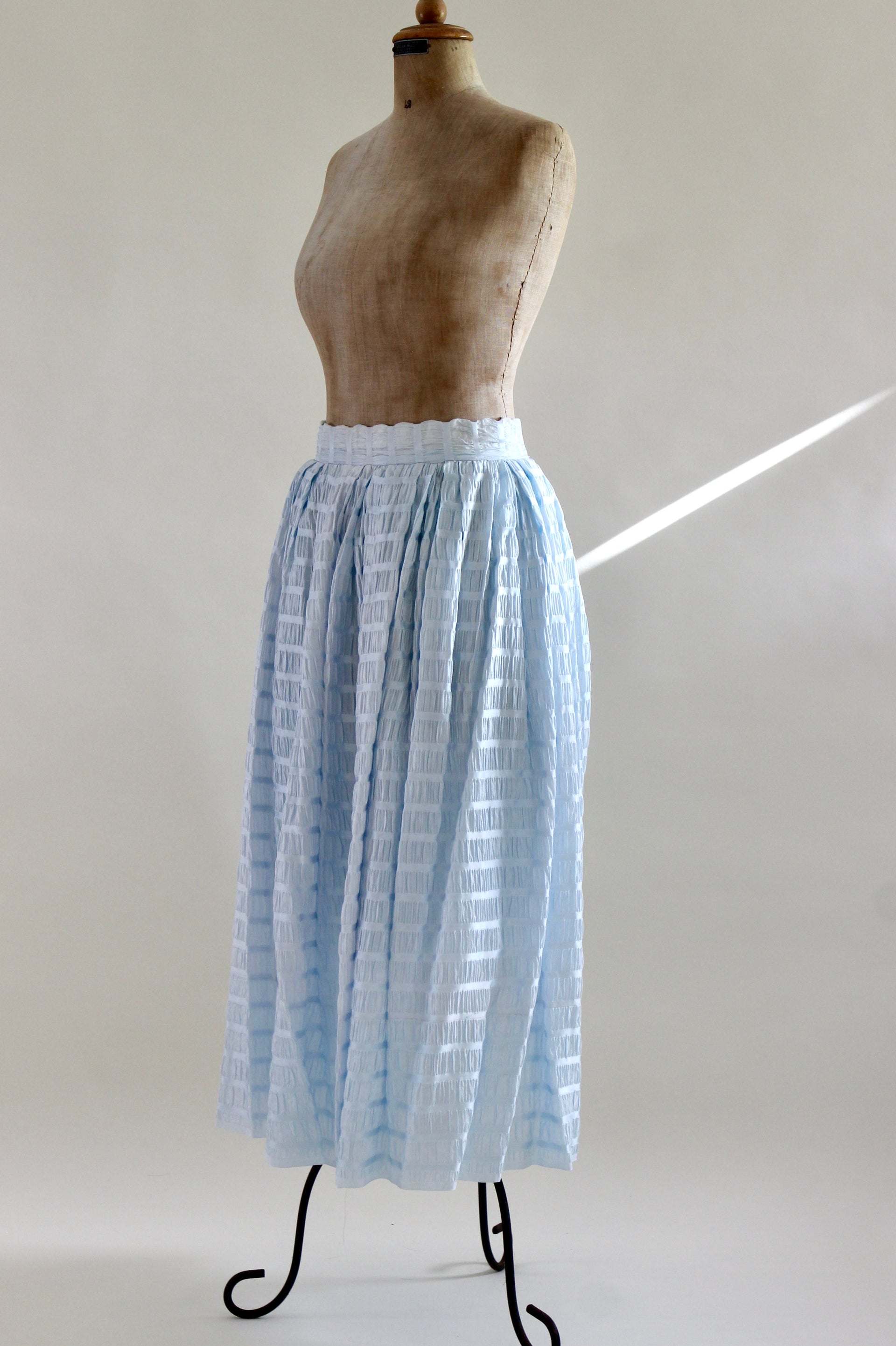 1940s Vintage Light Blue Skirt in Ruffled Fabric//Size S/M