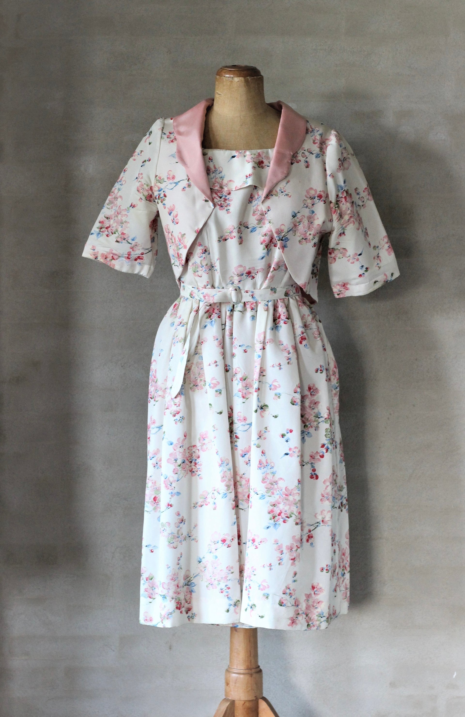 1950s White Taffeta Dress with Bolero//Blue and Pink Flowers//Size S/M