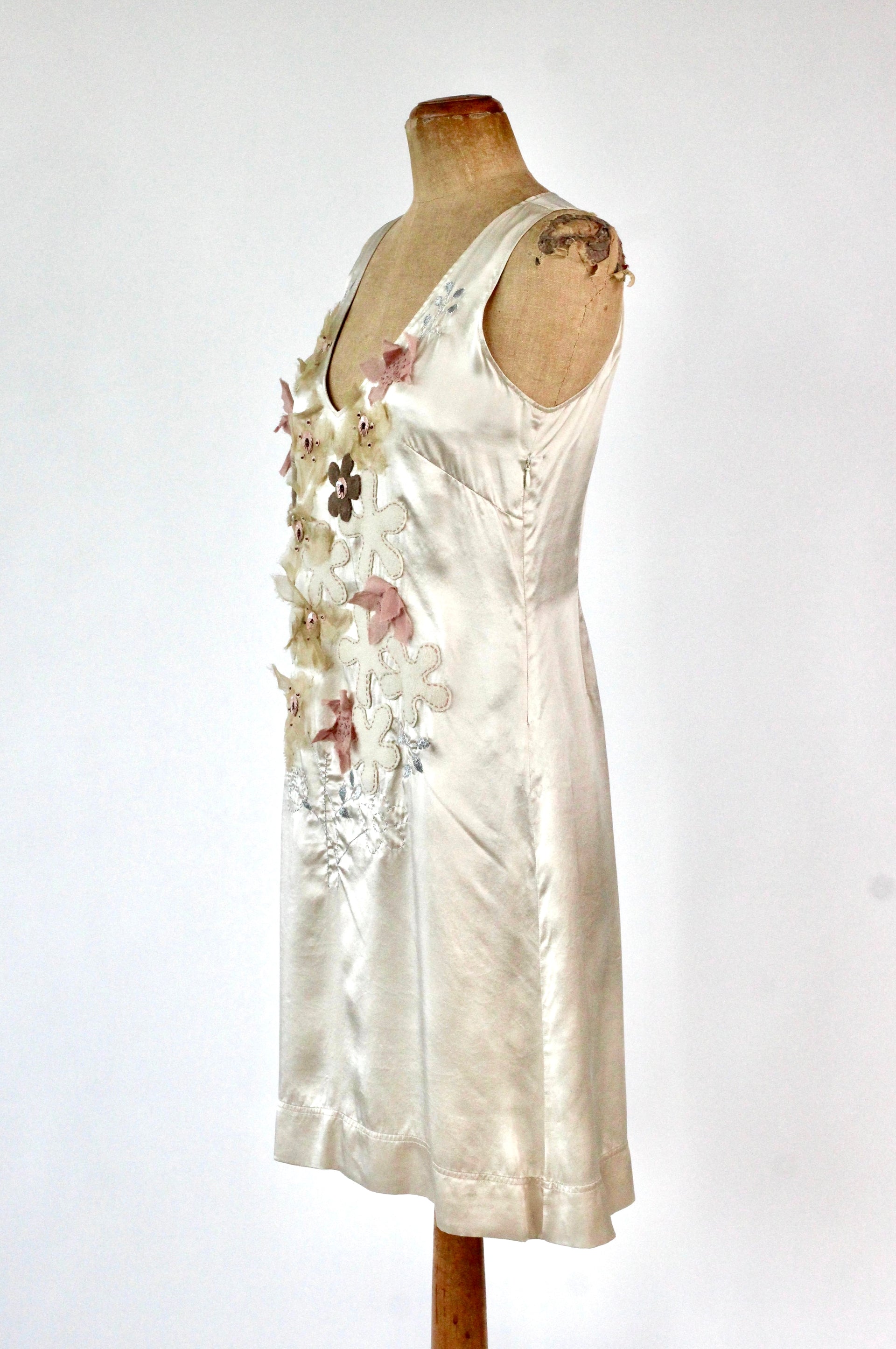 Vintage Ivory Sleeveles Silk Dress with Flower Applique //Danish Design//Size M