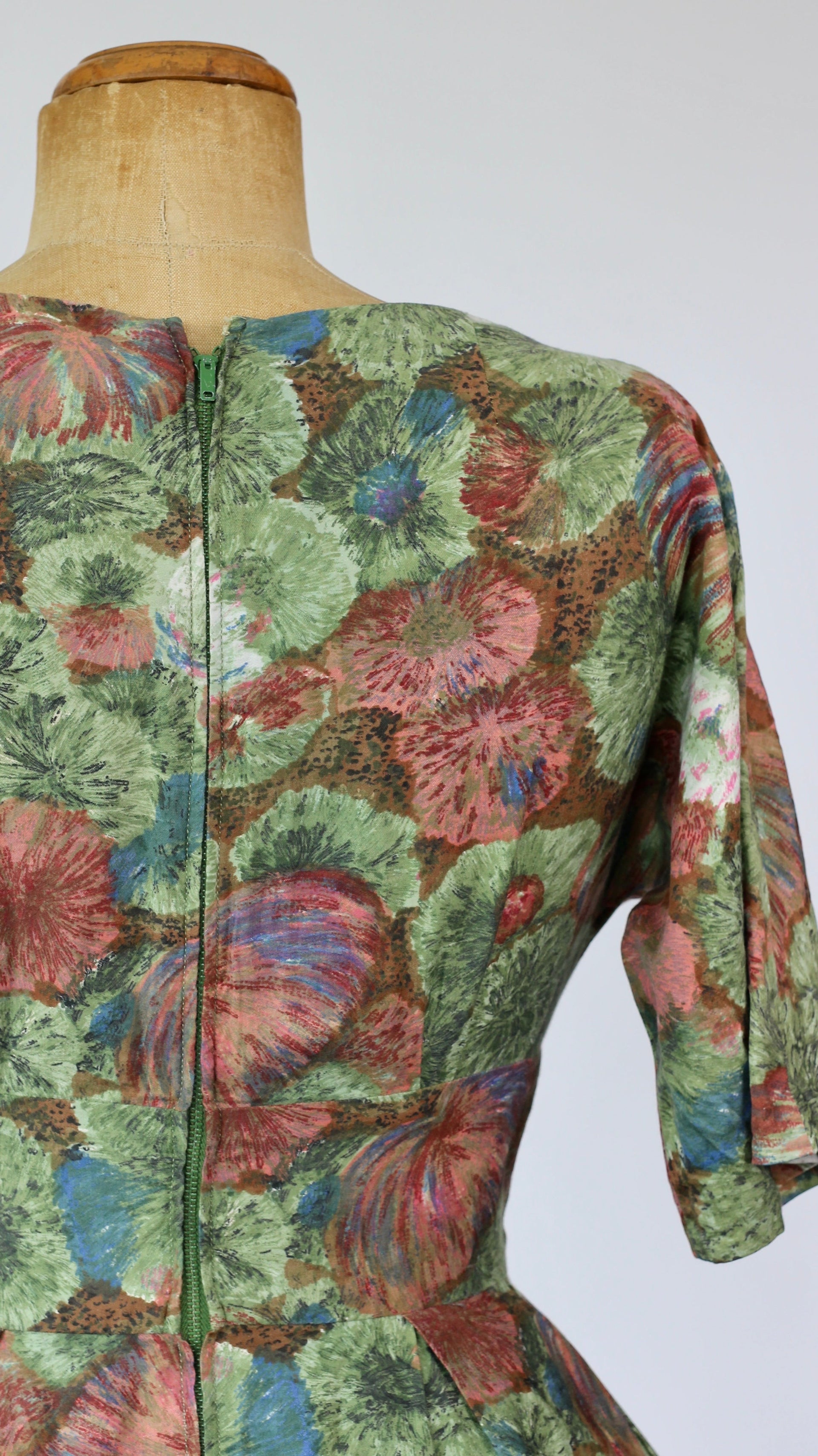 1950s Cotton Dress with Floral Print//Size XS/S