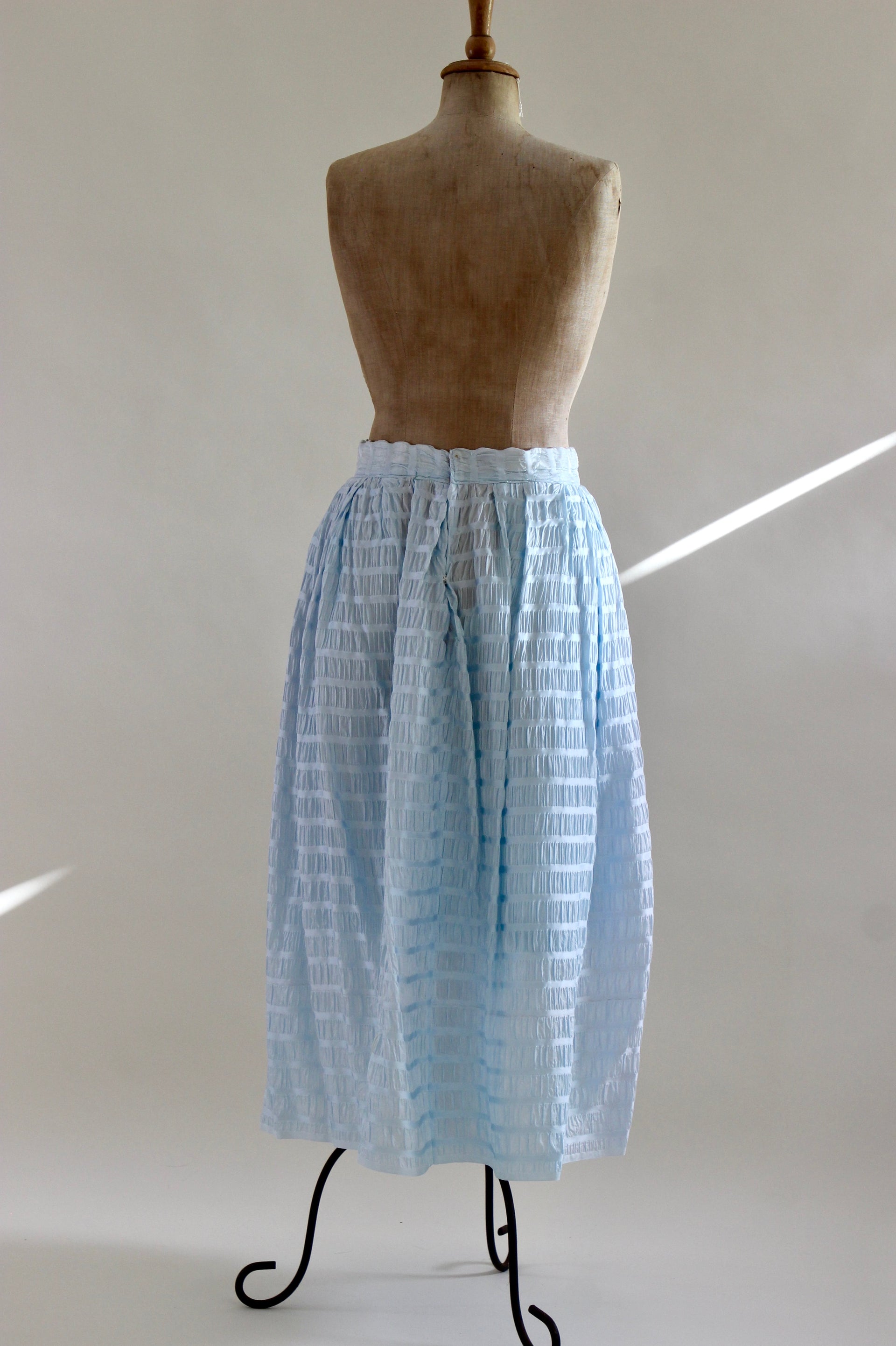 1940s Vintage Light Blue Skirt in Ruffled Fabric//Size S/M